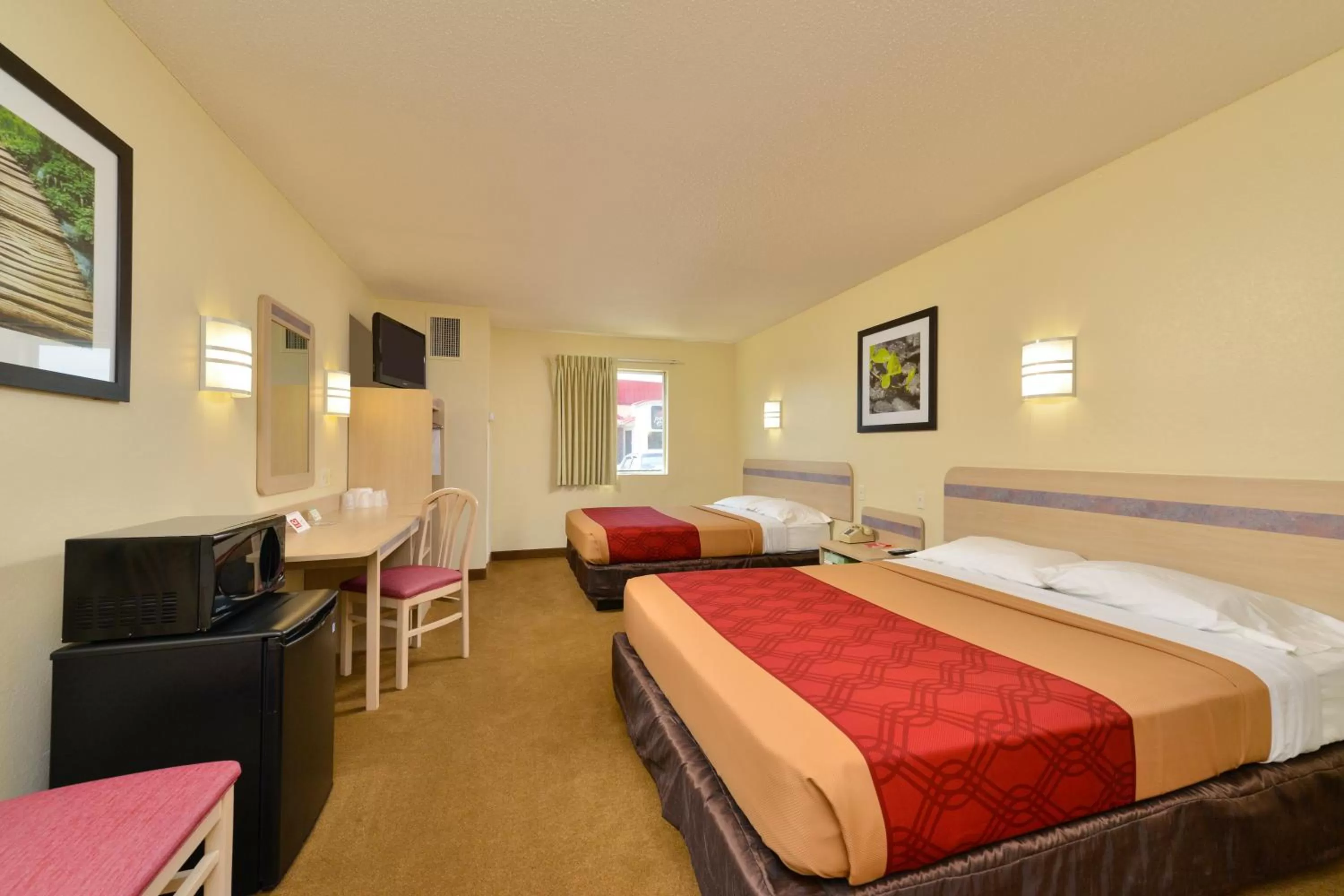Queen Room with Two Queen Beds - Non-Smoking in Econo Lodge