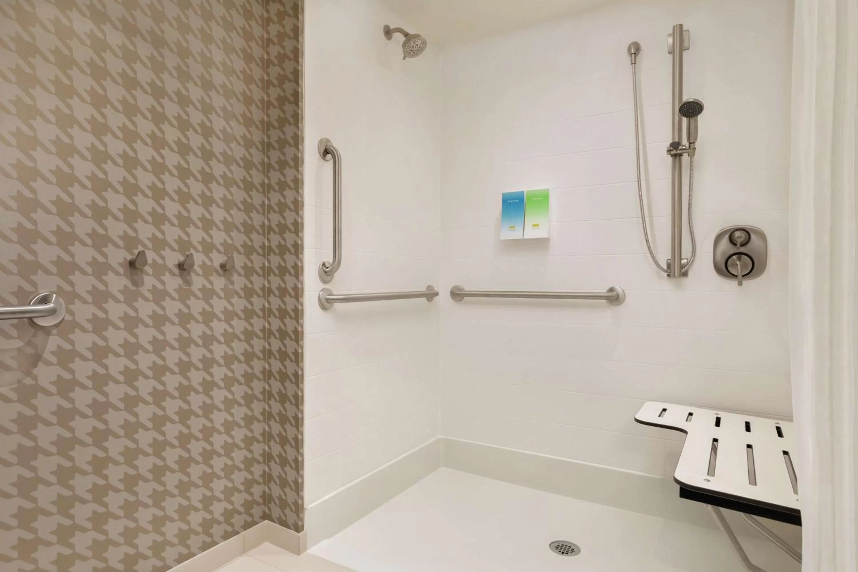 Shower in Home2 Suites By Hilton Chicago River North