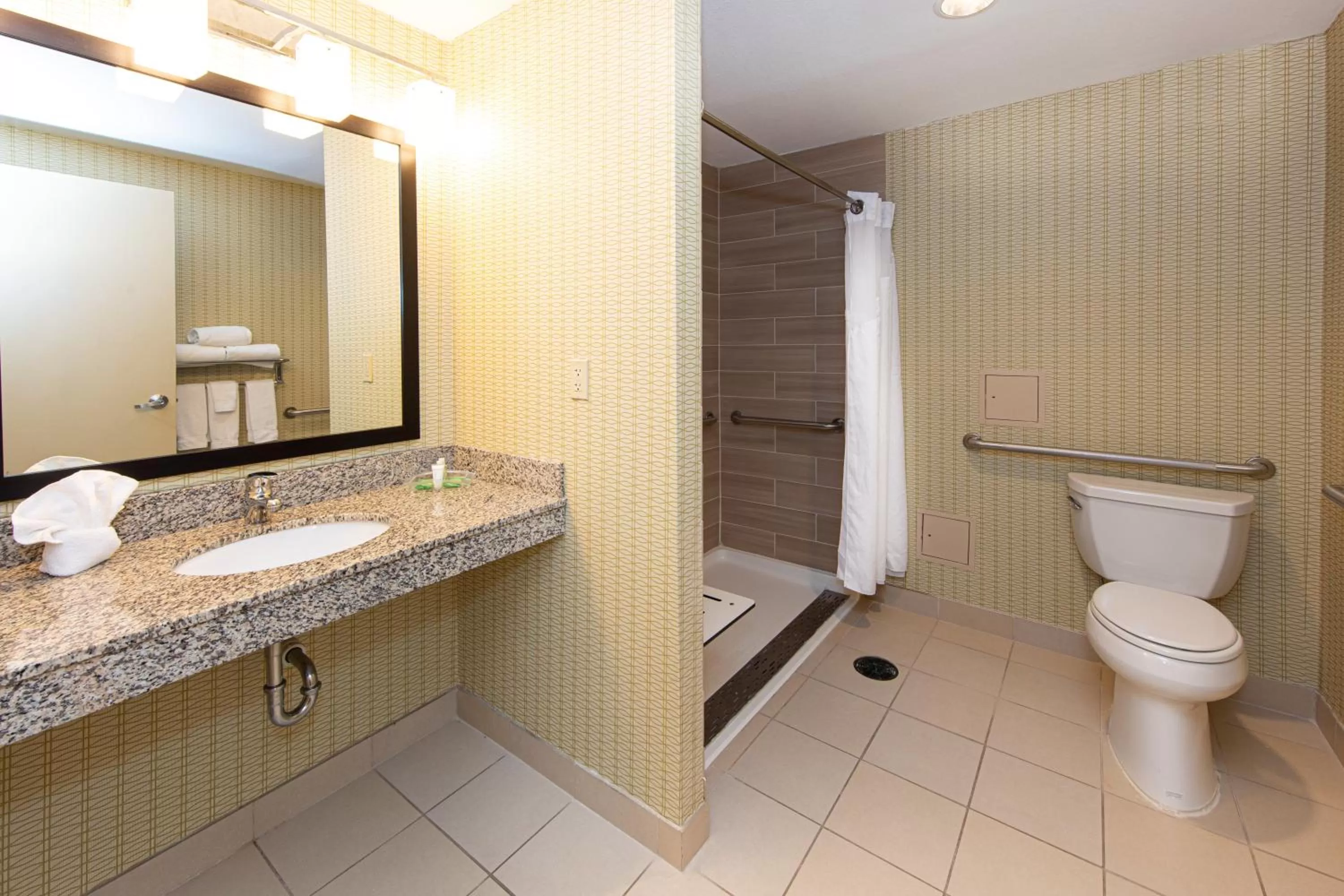 Photo of the whole room in Holiday Inn St. Louis Airport West Earth City by IHG