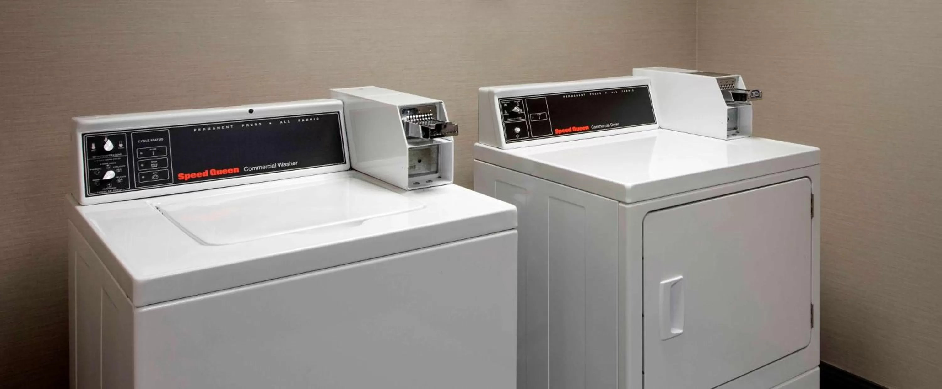 Property building in DoubleTree by Hilton Chicago Schaumburg