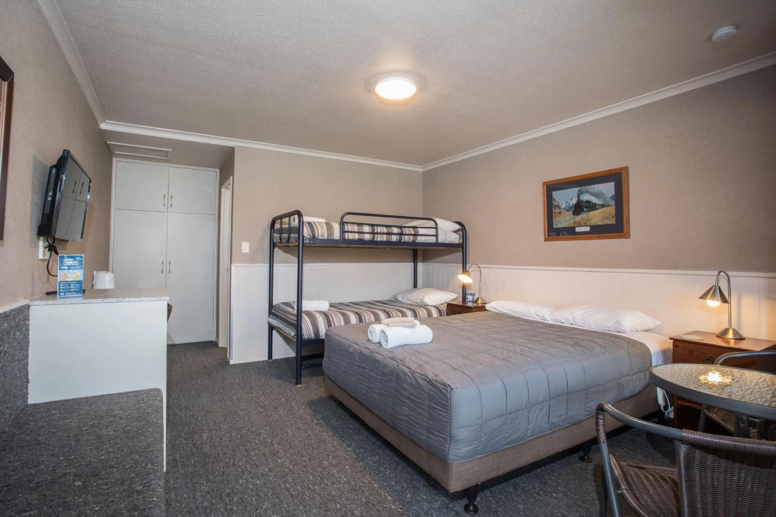 Photo of the whole room, Bed in Te Anau Top 10 Holiday Park and Motels