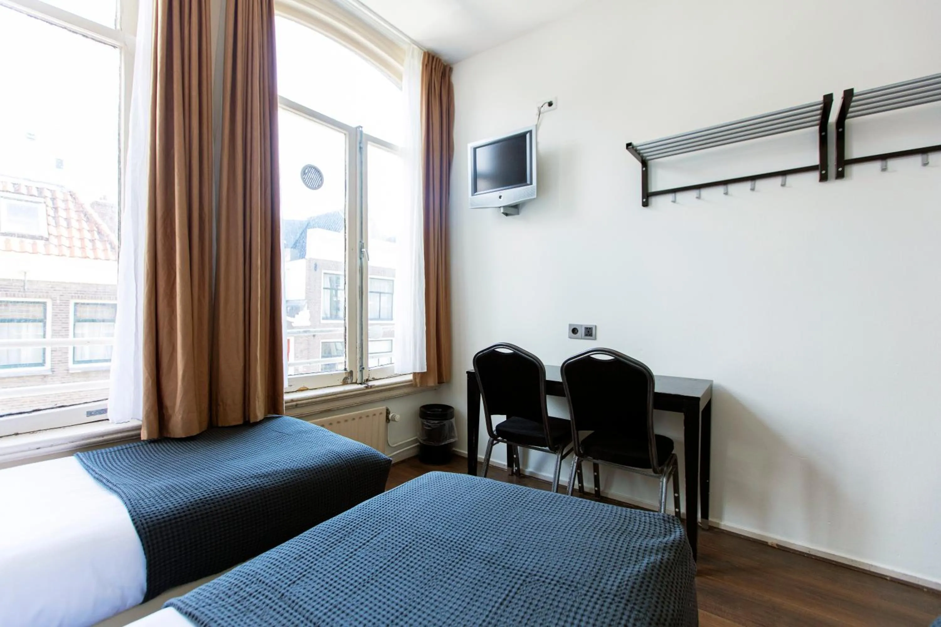 TV and multimedia, Bed in Quentin Arrive Hotel