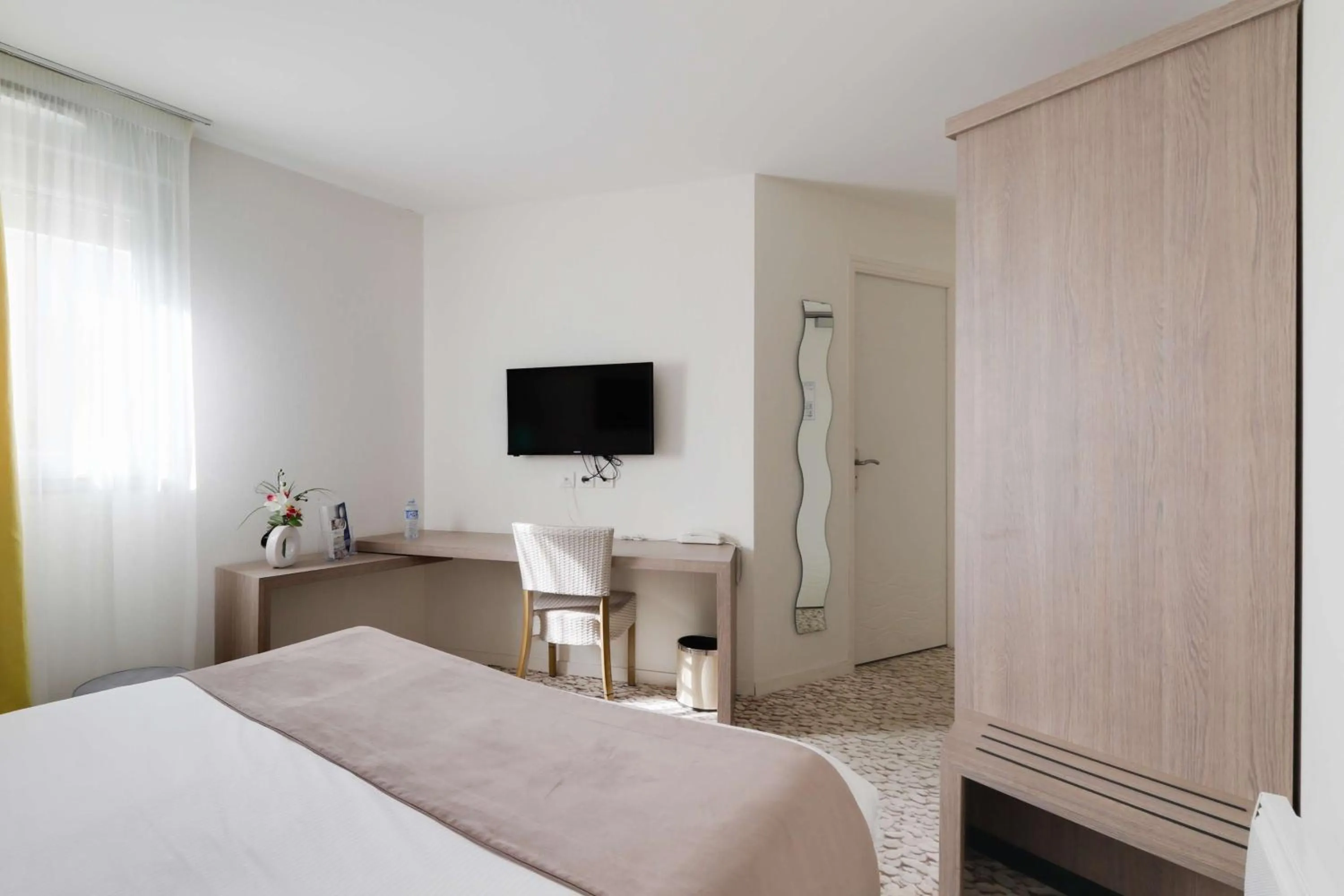 Bedroom, Bed in Brit Hotel Alghotel