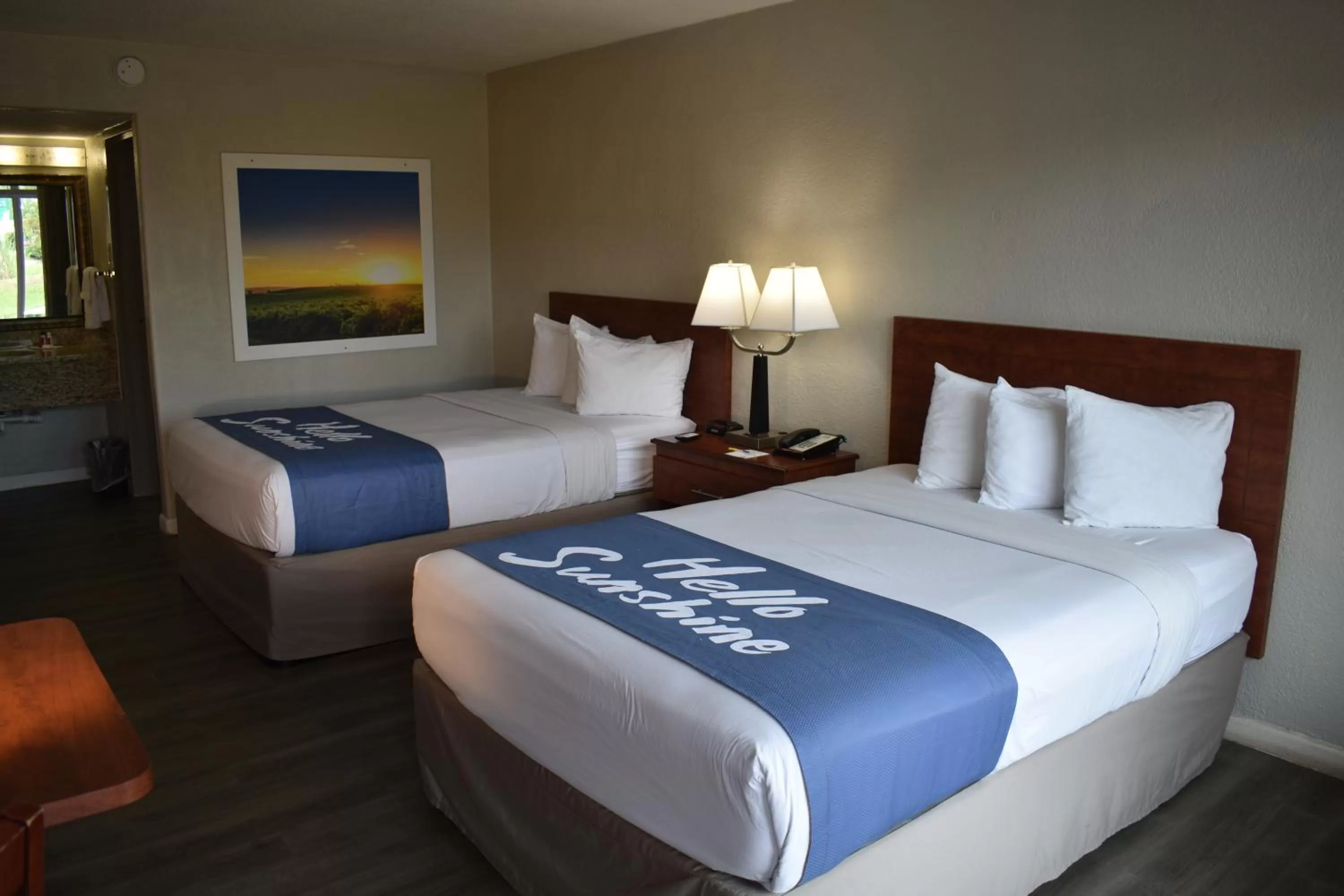 Bedroom, Bed in Days Inn by Wyndham Wildwood I-75