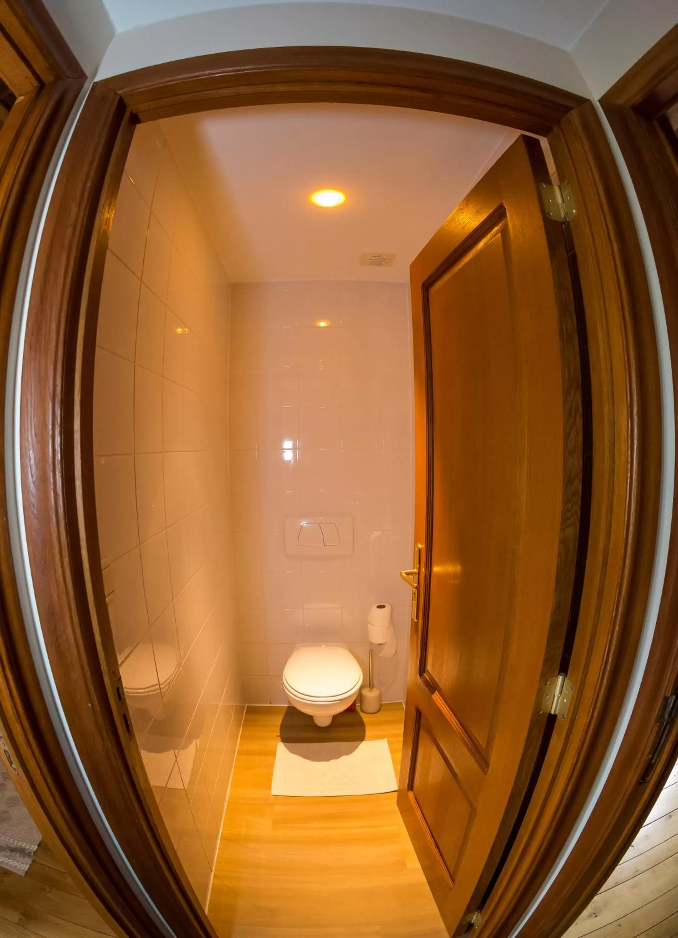 Toilet, Bathroom in B&B Ferme Château de Laneffe