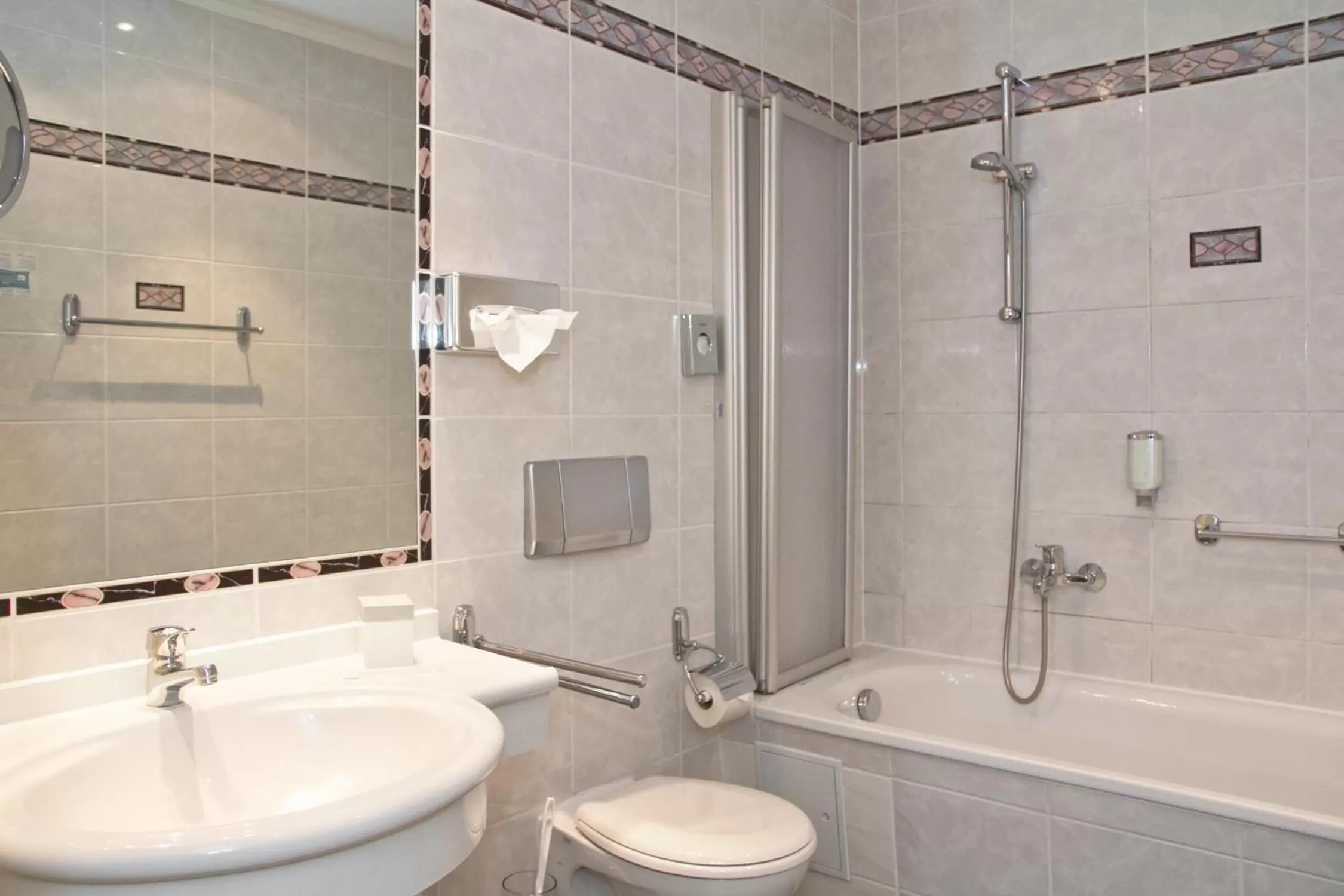 Bathroom in SEETELHOTEL Villa Esplanade mit Aurora die zwei Villen als Rückzugsorte mit Stil, Genuss und Geschichte