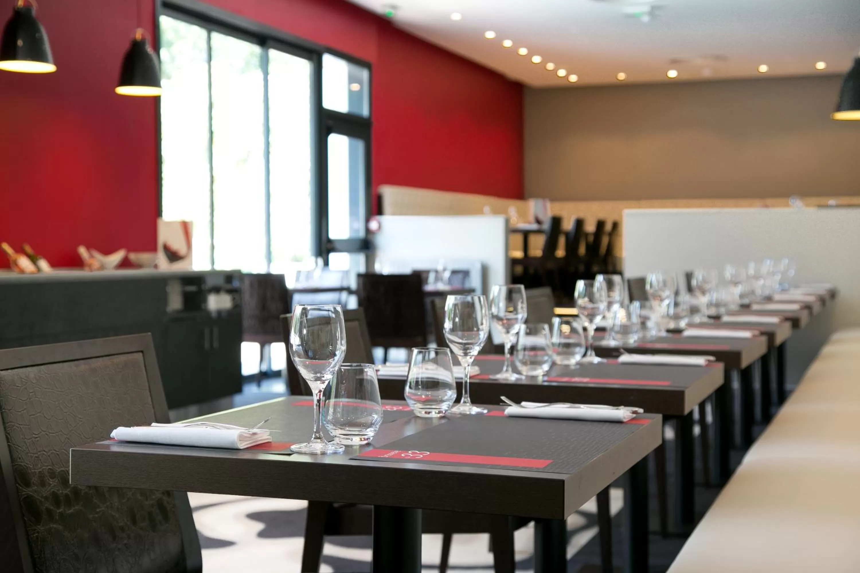 Restaurant/places to eat in Mercure Bordeaux Lac