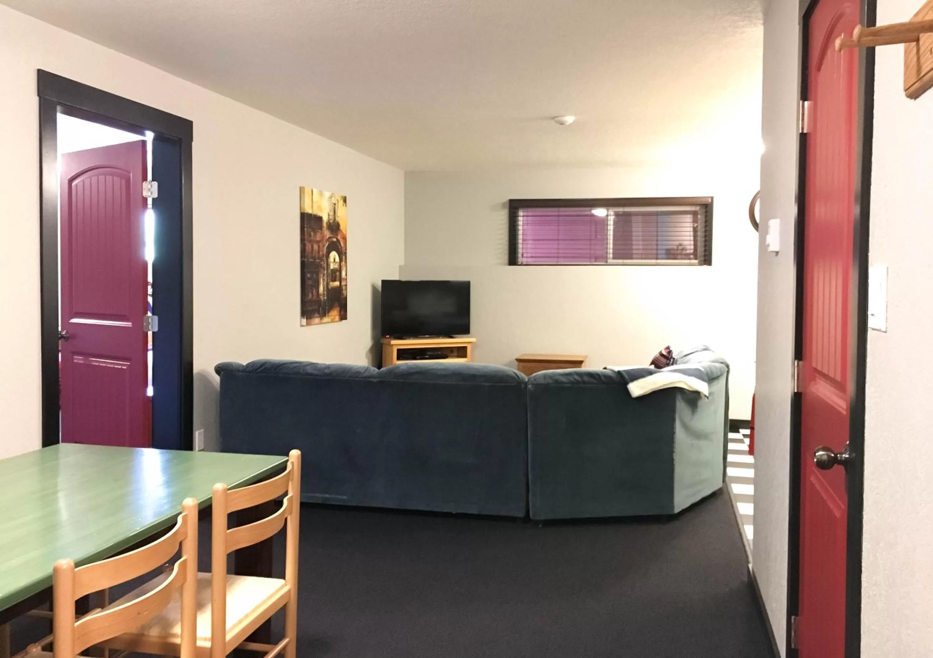 TV and multimedia in The Bulldog Hotel