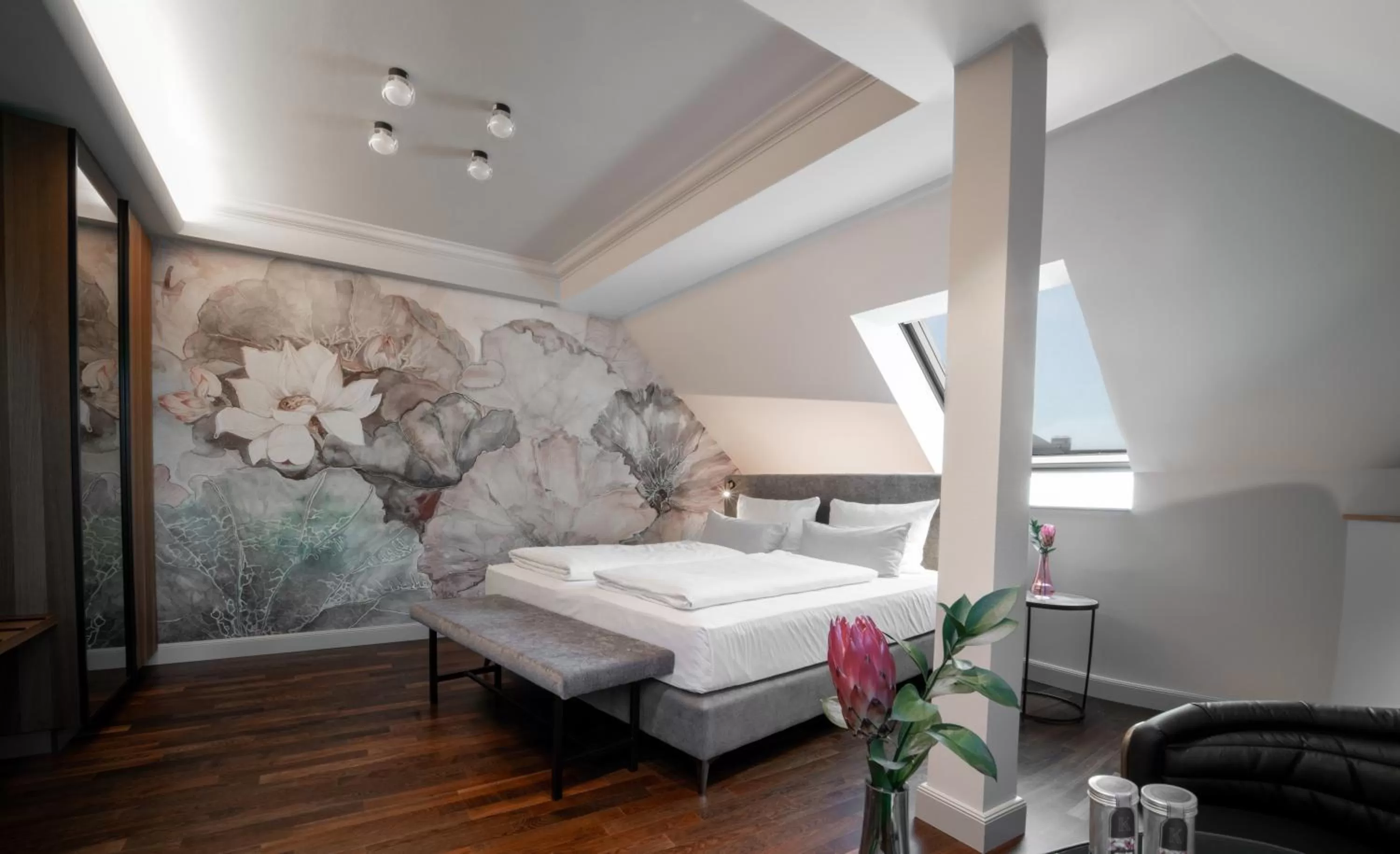 Photo of the whole room, Bed in Hotel Kaiserhof Ravensburg