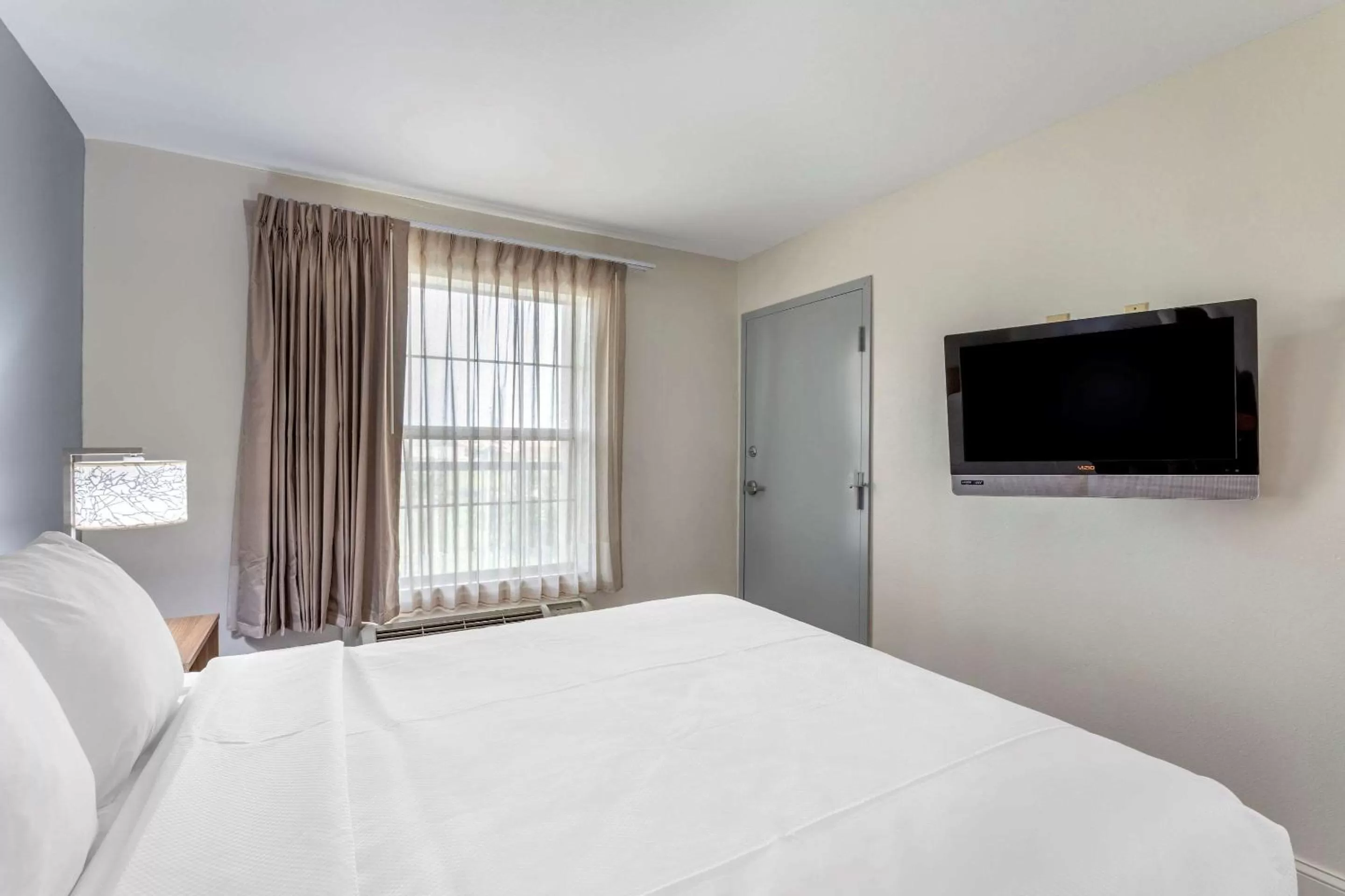 Photo of the whole room, Bed in MainStay Suites Port Arthur - Beaumont South