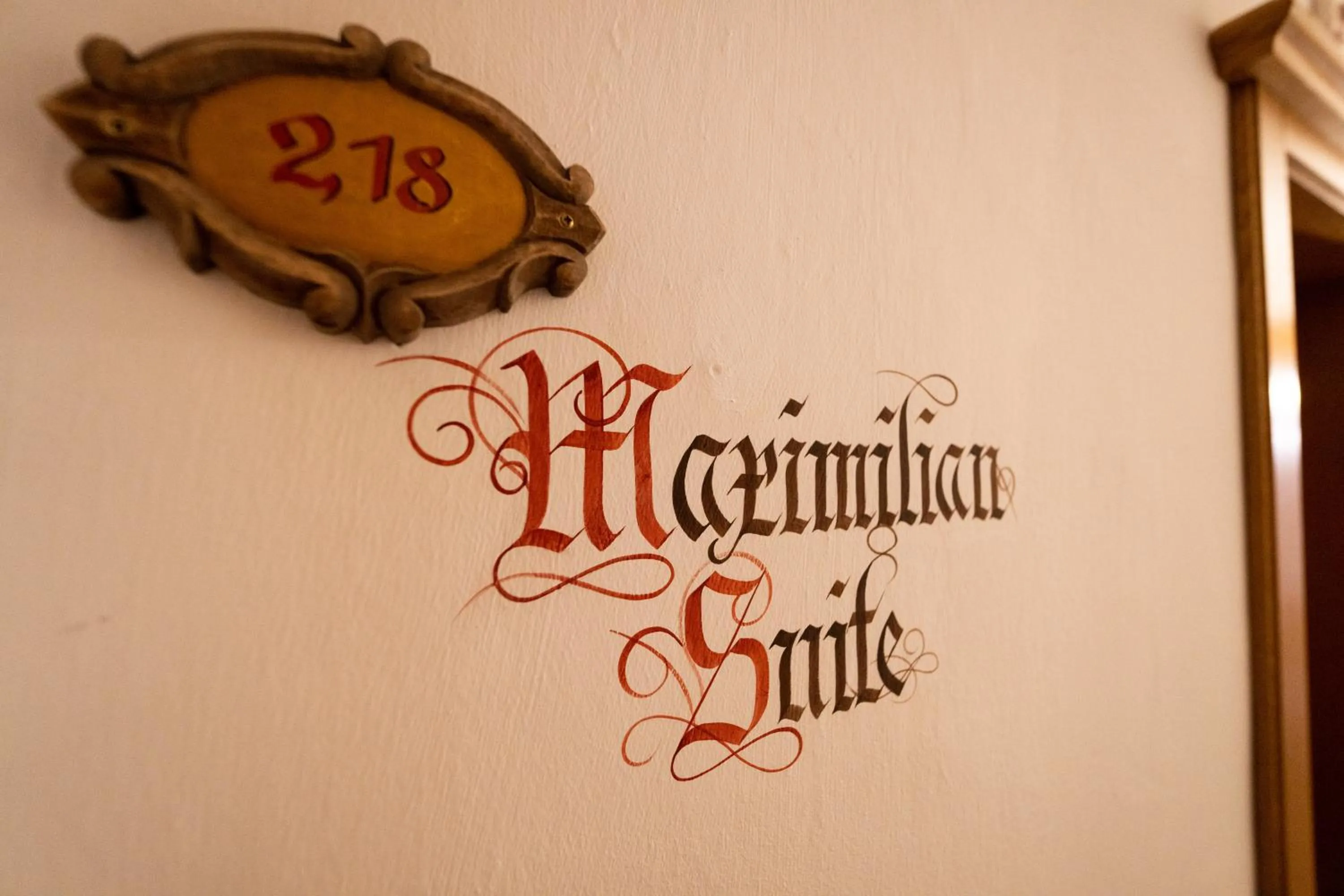 Logo/Certificate/Sign in Alpenhotel Kramerwirt