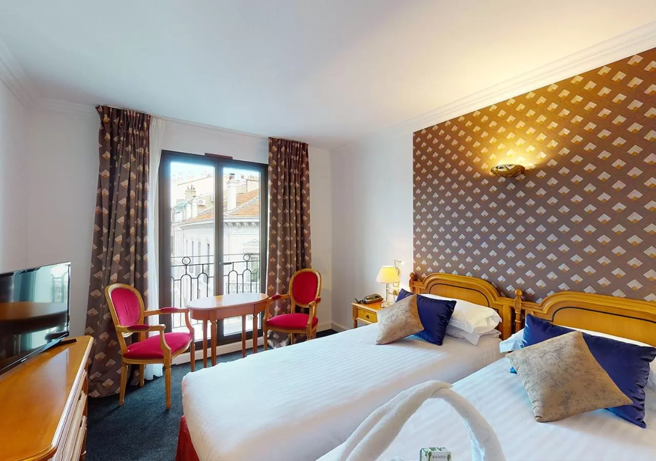 Photo of the whole room, Bed in Sun Riviera Hotel