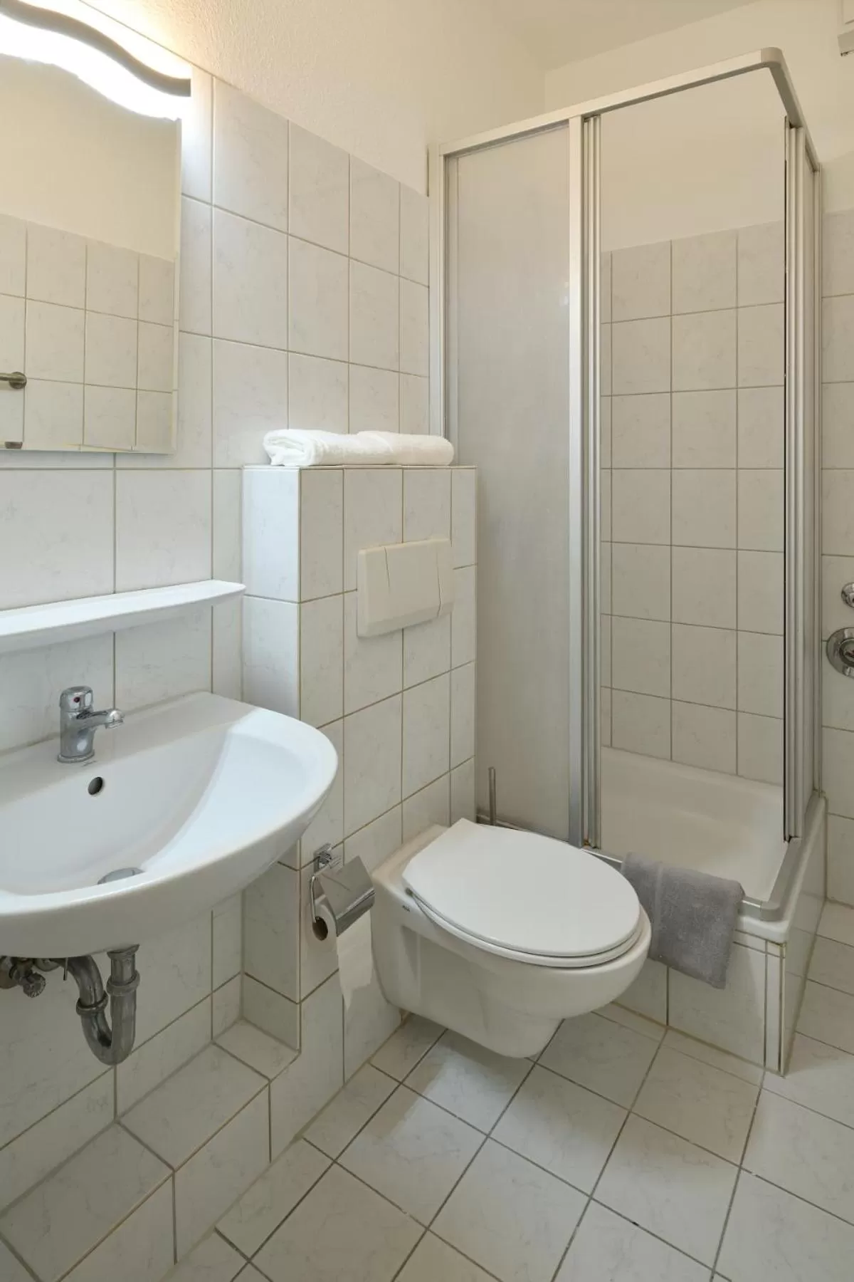 Shower in Ford Apartment Bremen City Center