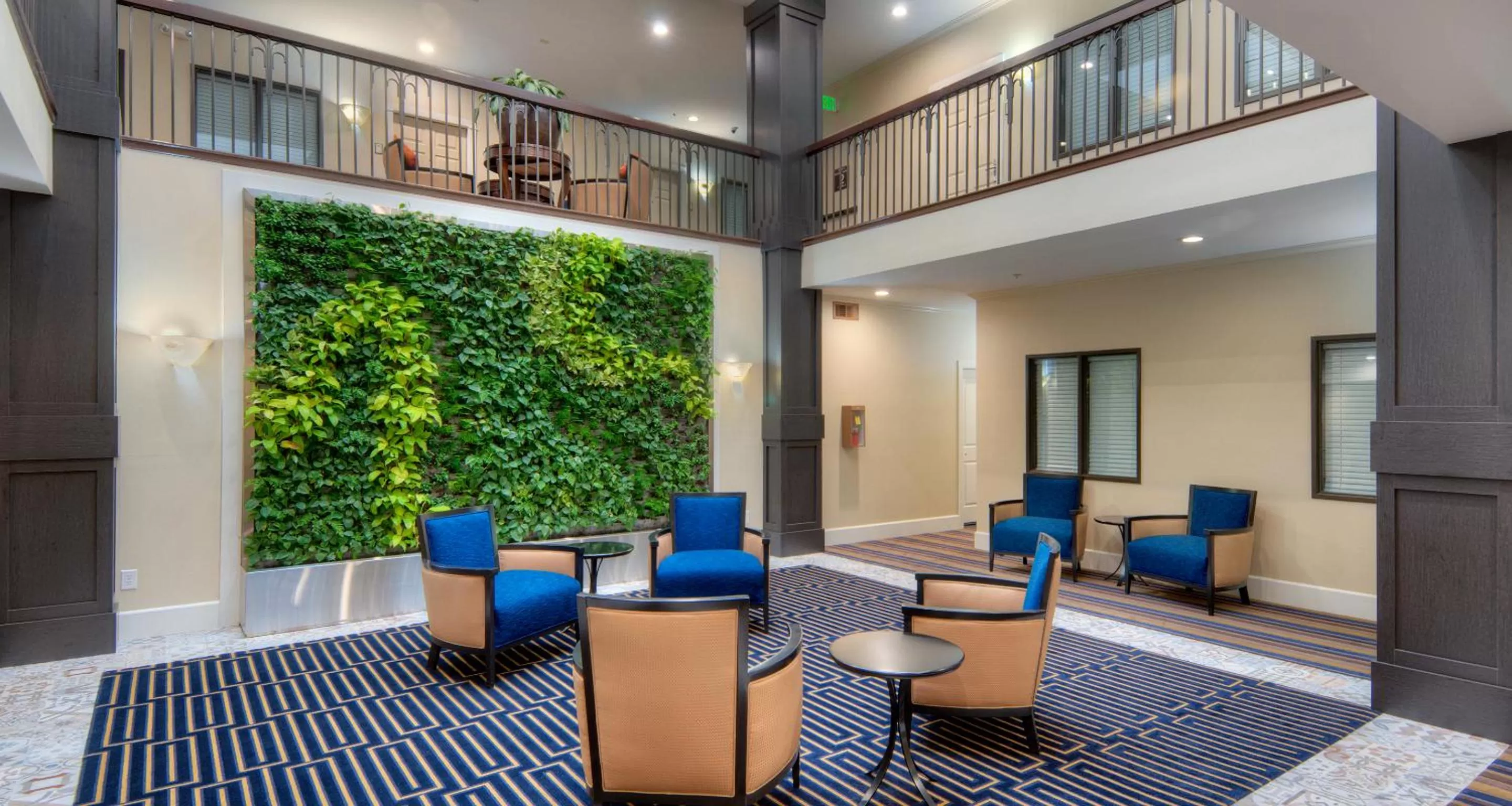 Seating area in Best Western Plus Palm Court Hotel