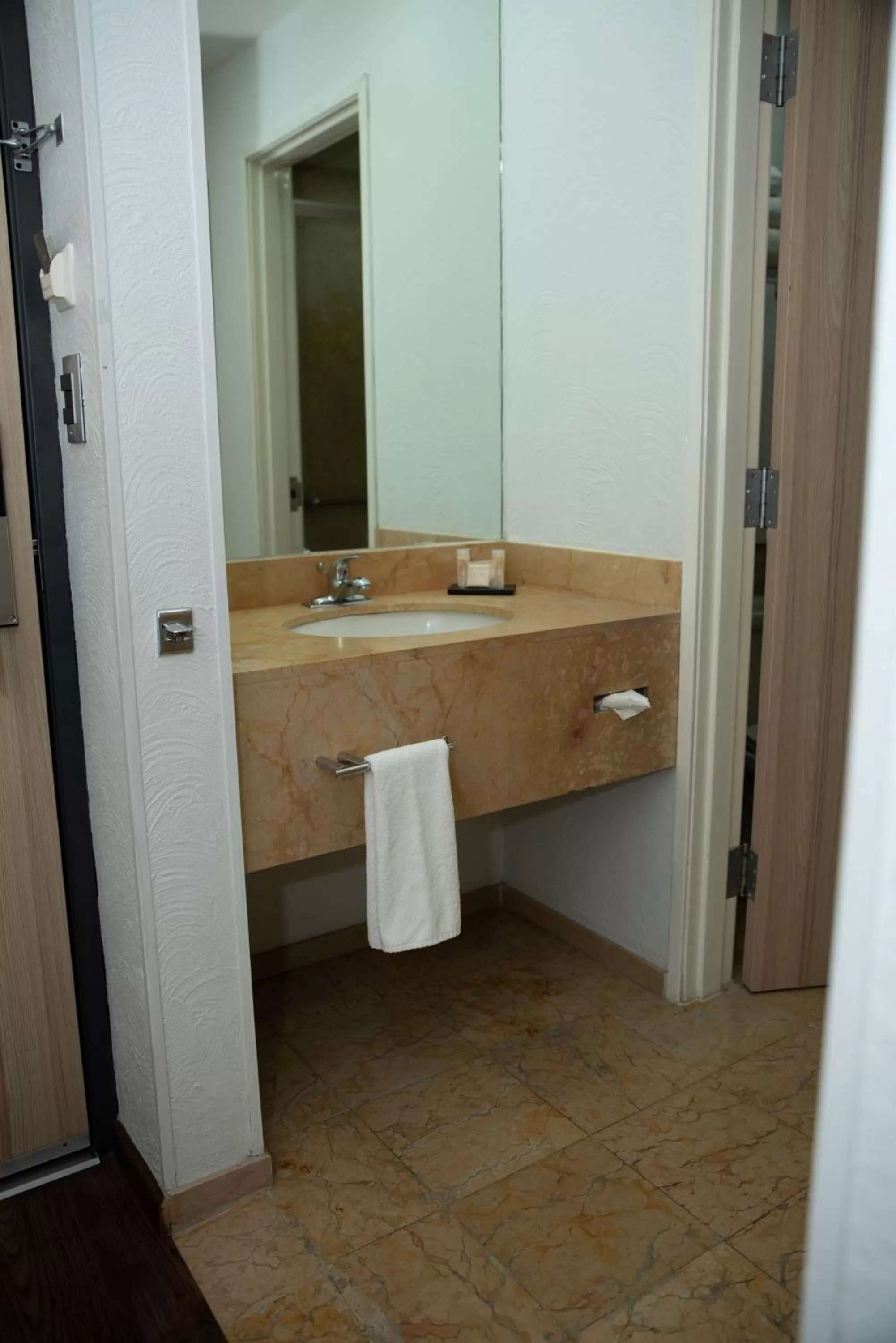 Bathroom in Fato Hotel