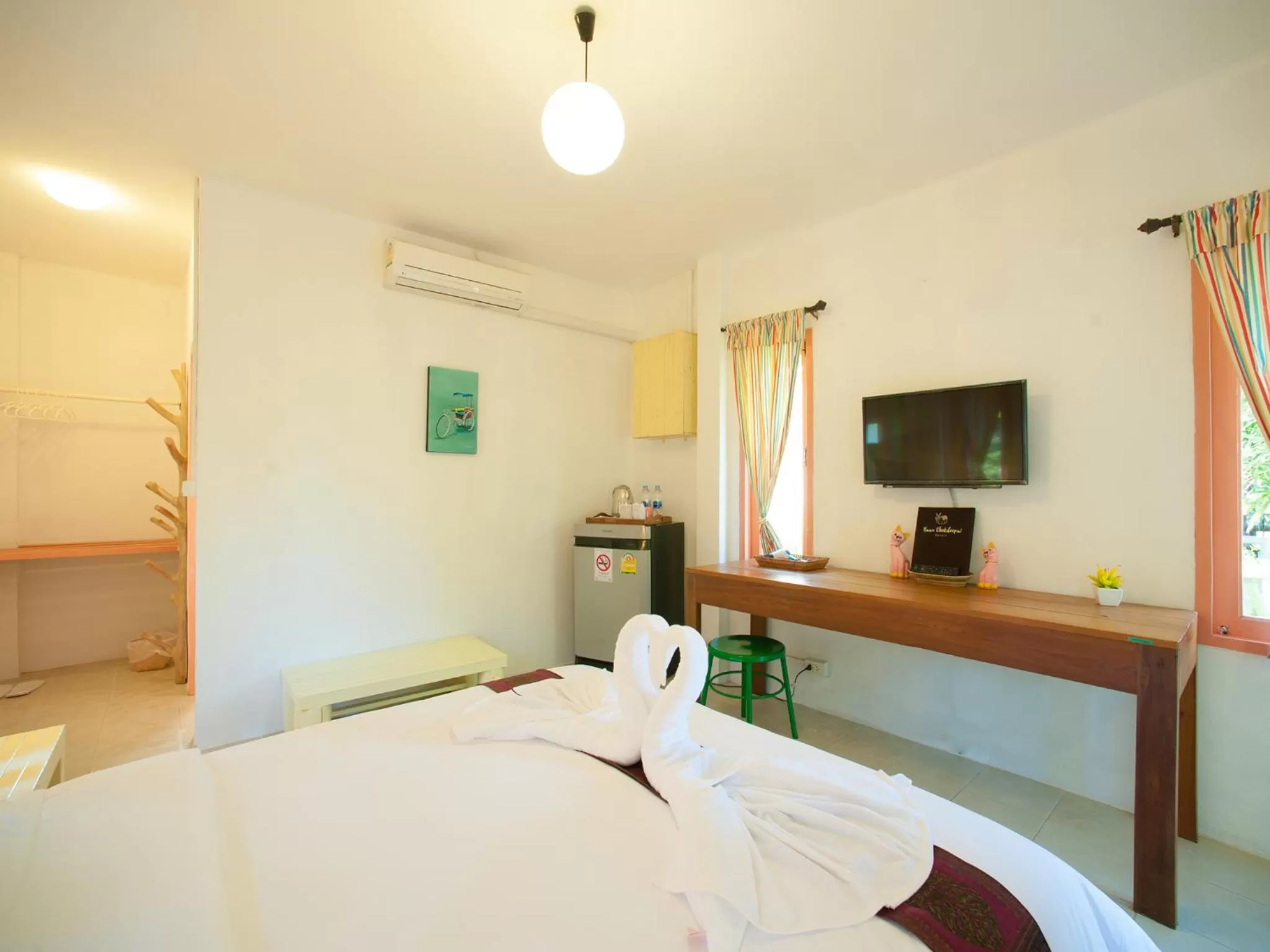 TV and multimedia, Bed in Baan Chokdee Pai Resort