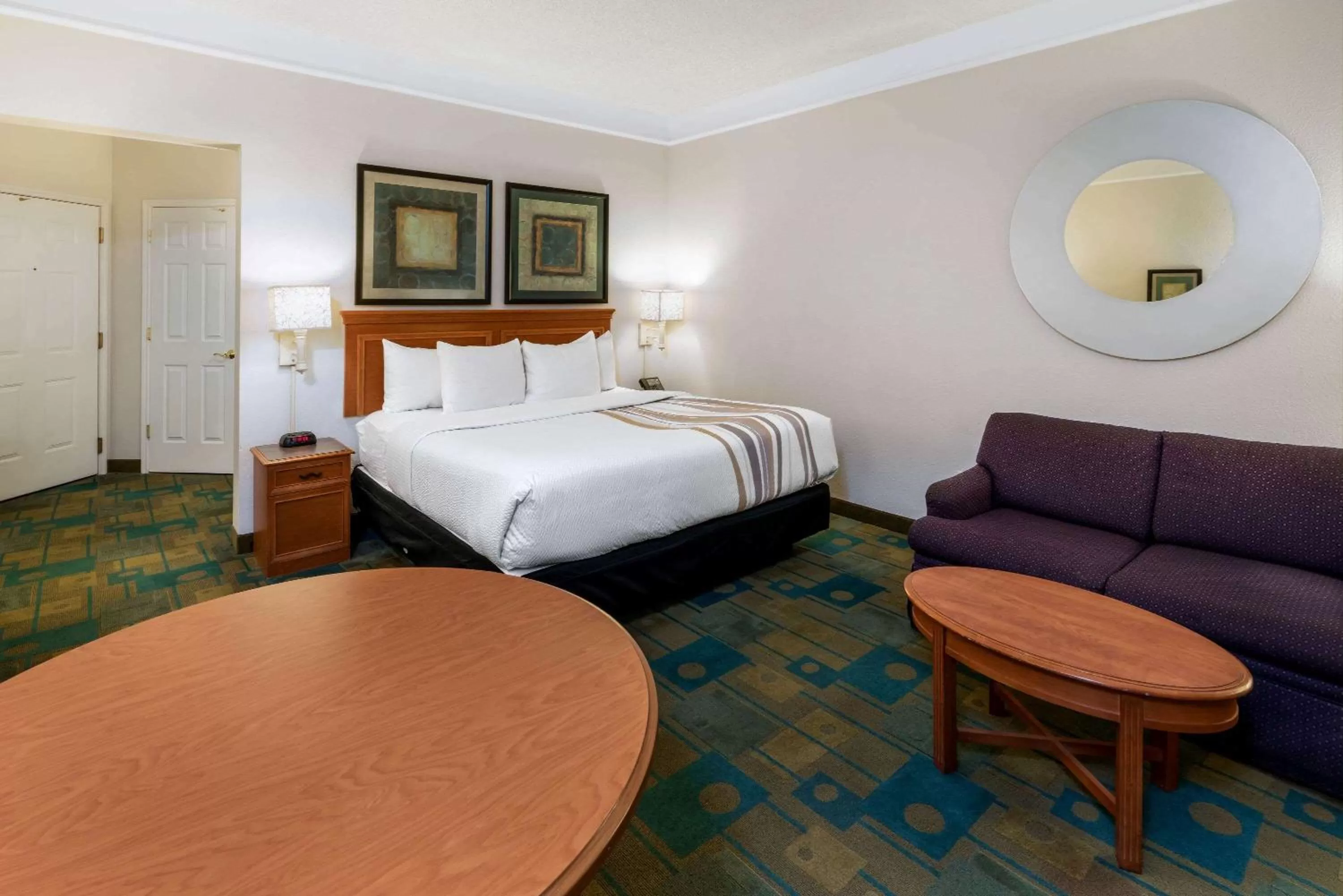 Photo of the whole room, Bed in La Quinta by Wyndham Phoenix West Peoria