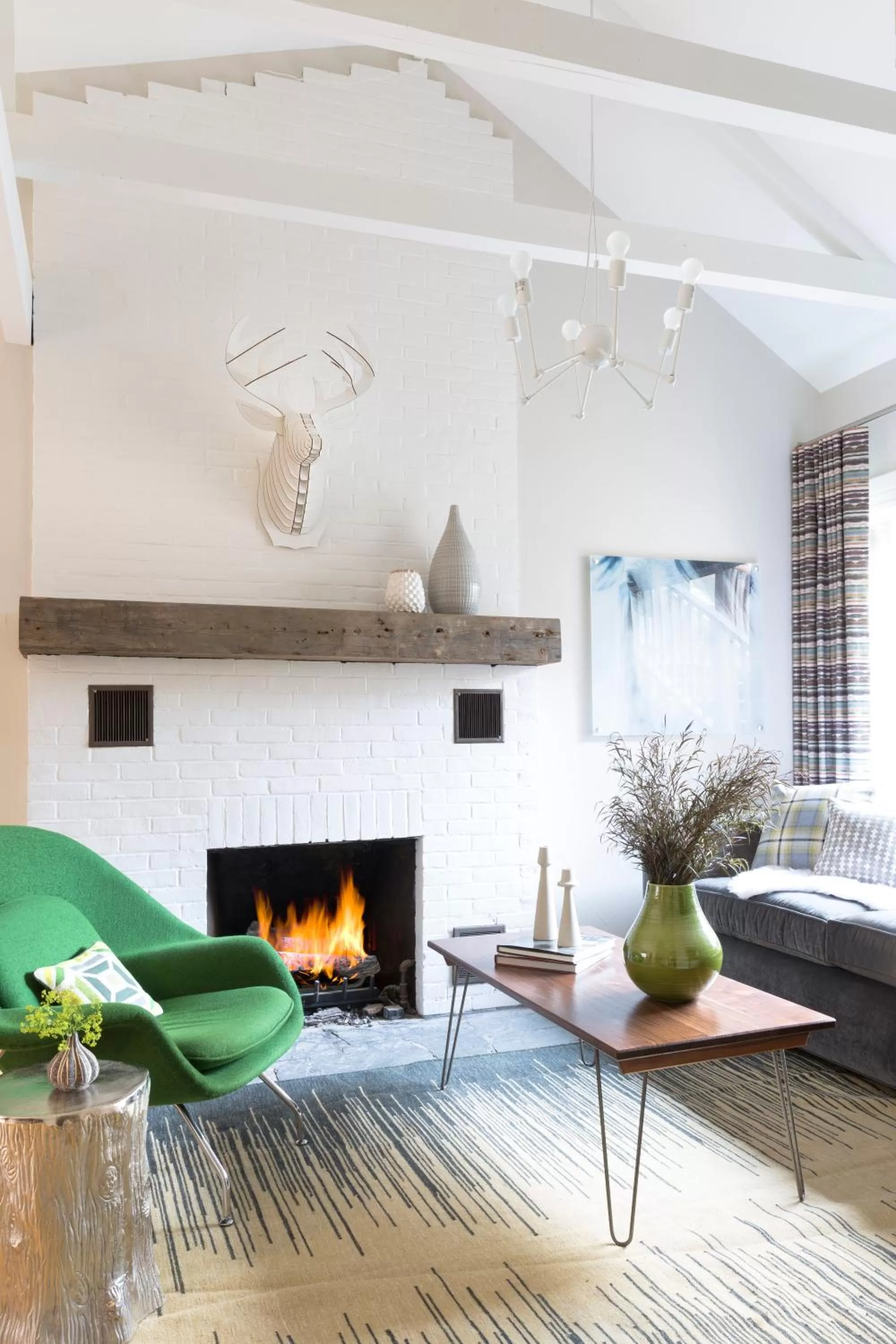 Living room in Field Guide Lodge