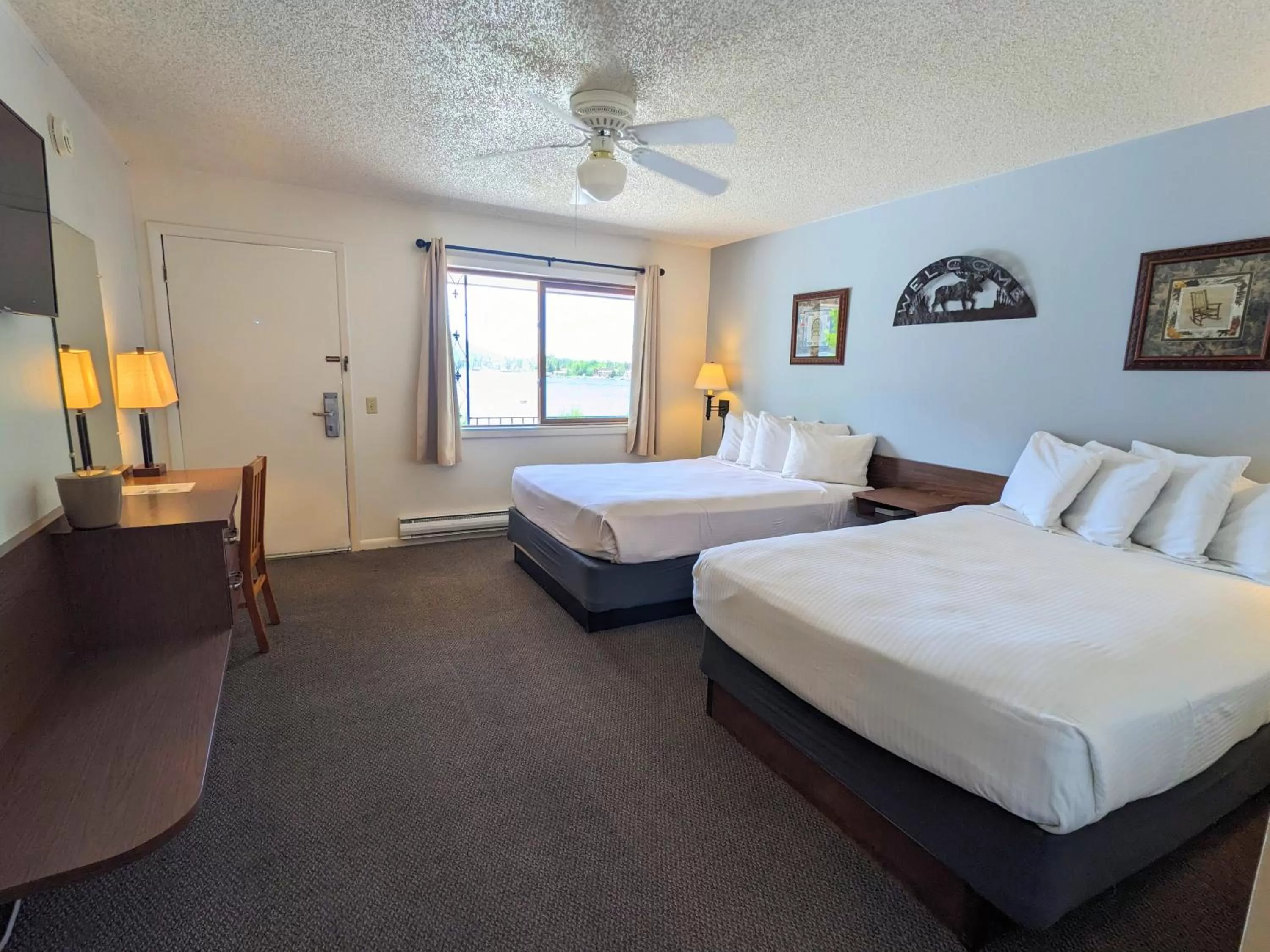 Bedroom in Western Riviera Lakeside Lodging