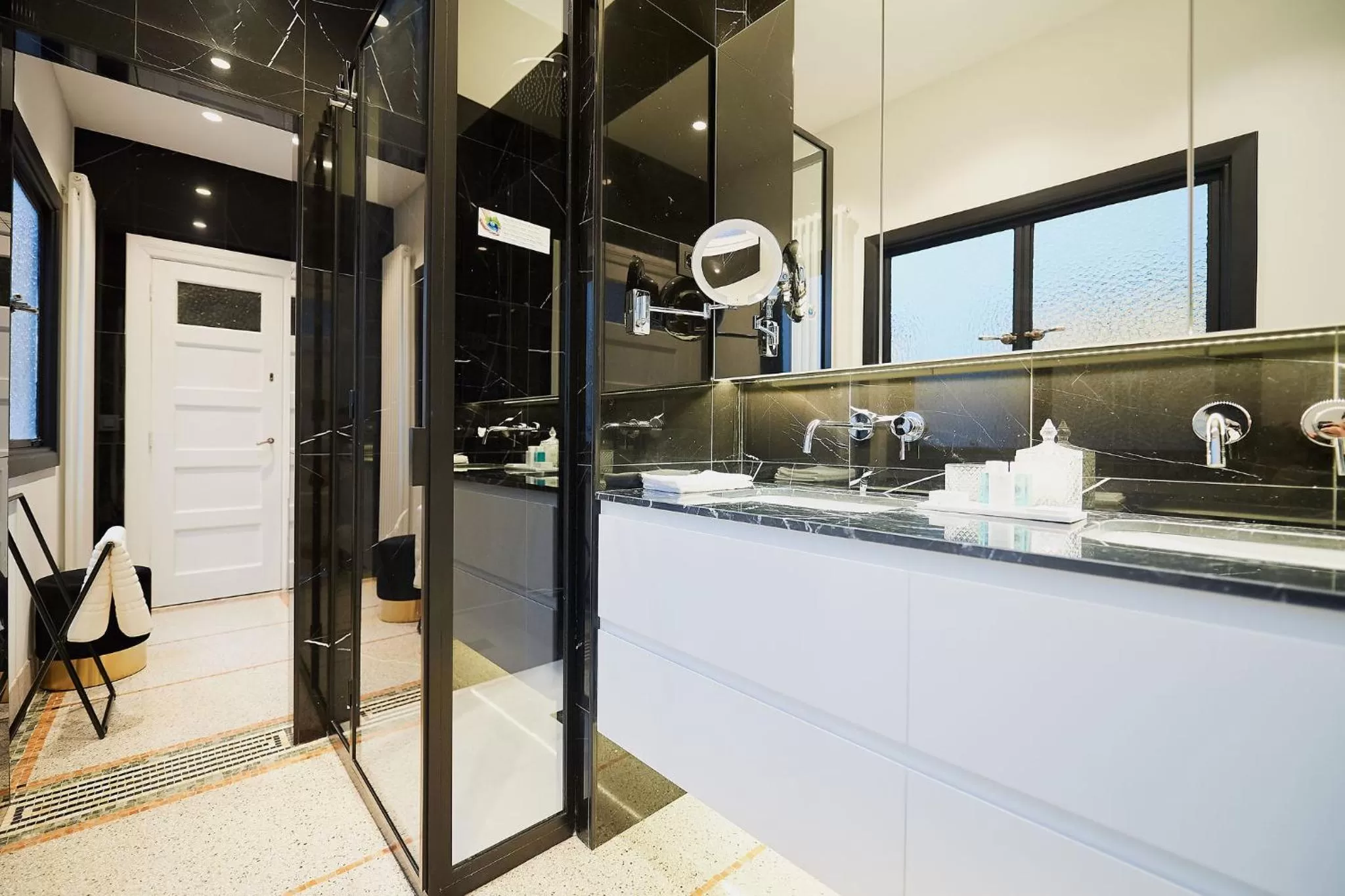 Shower, Bathroom in B&B Suites 124