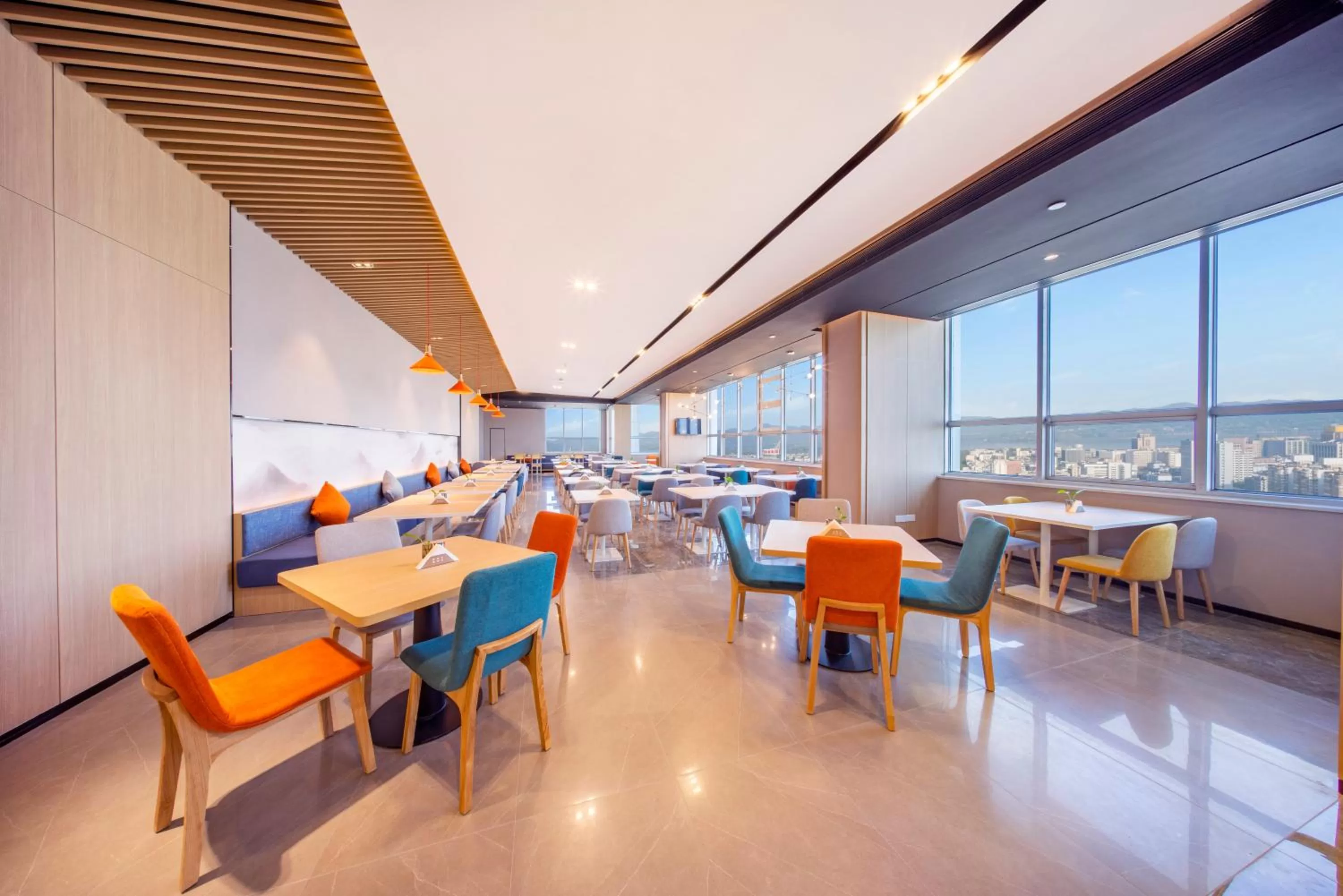 Restaurant/places to eat in Holiday Inn Express Hangzhou Westlake East by IHG