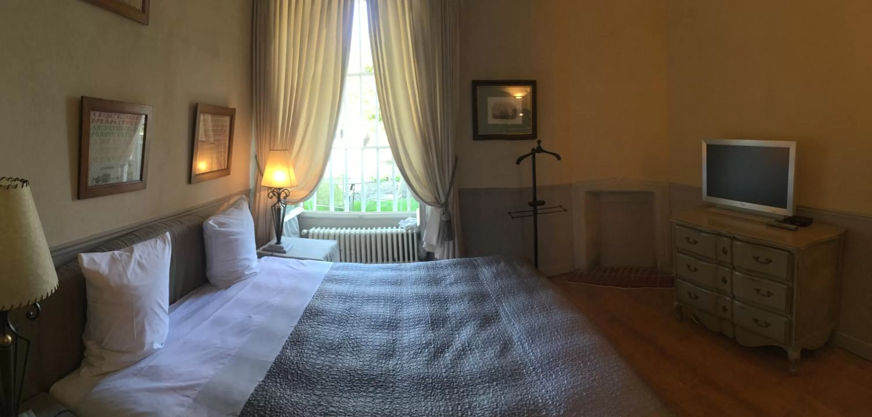 Bedroom, Bed in Demeure des Vieux Bains