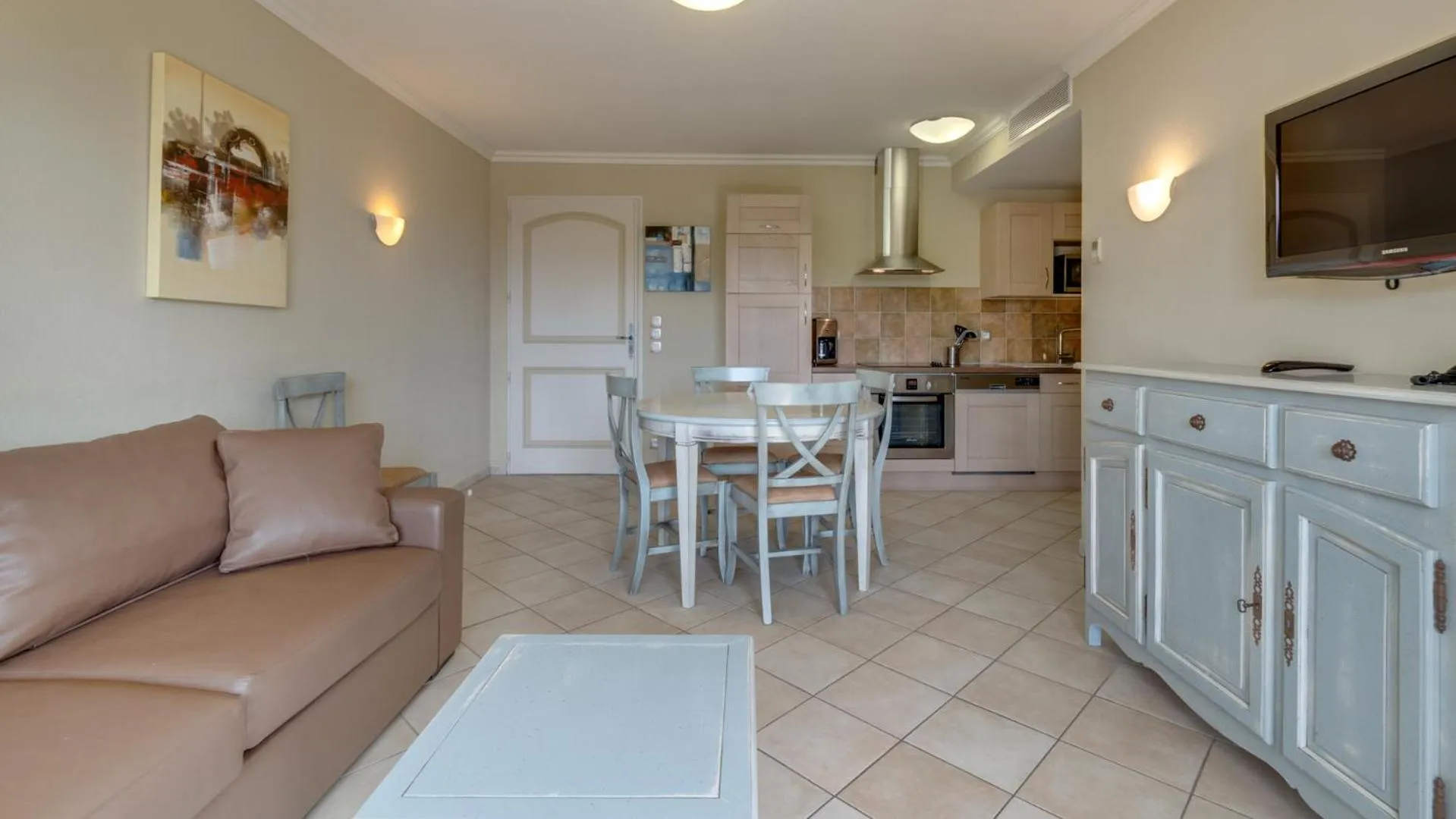 Kitchen or kitchenette in Vacancéole – Le Domaine de Camiole