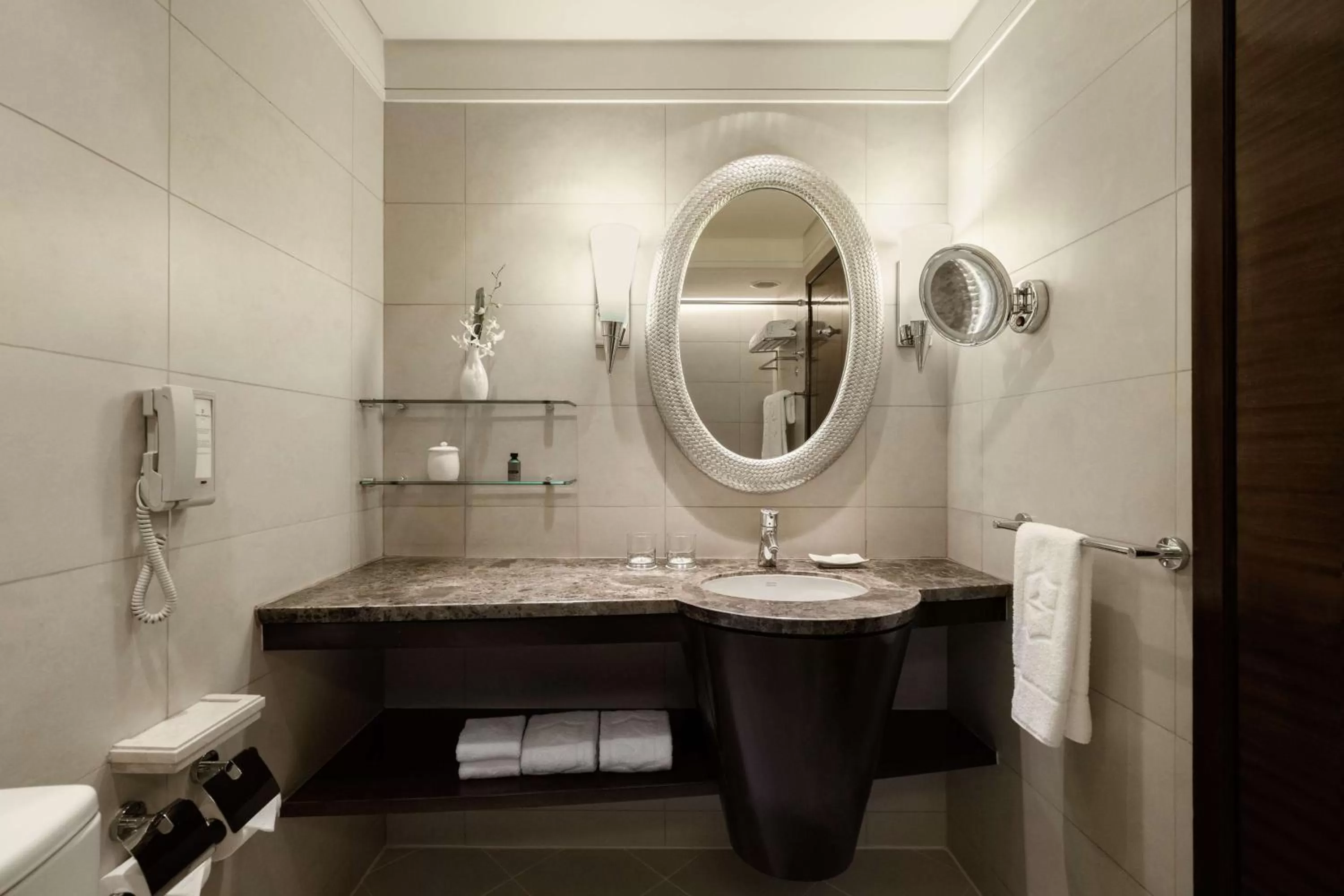 Bathroom in Edsa Shangri-La, Manila