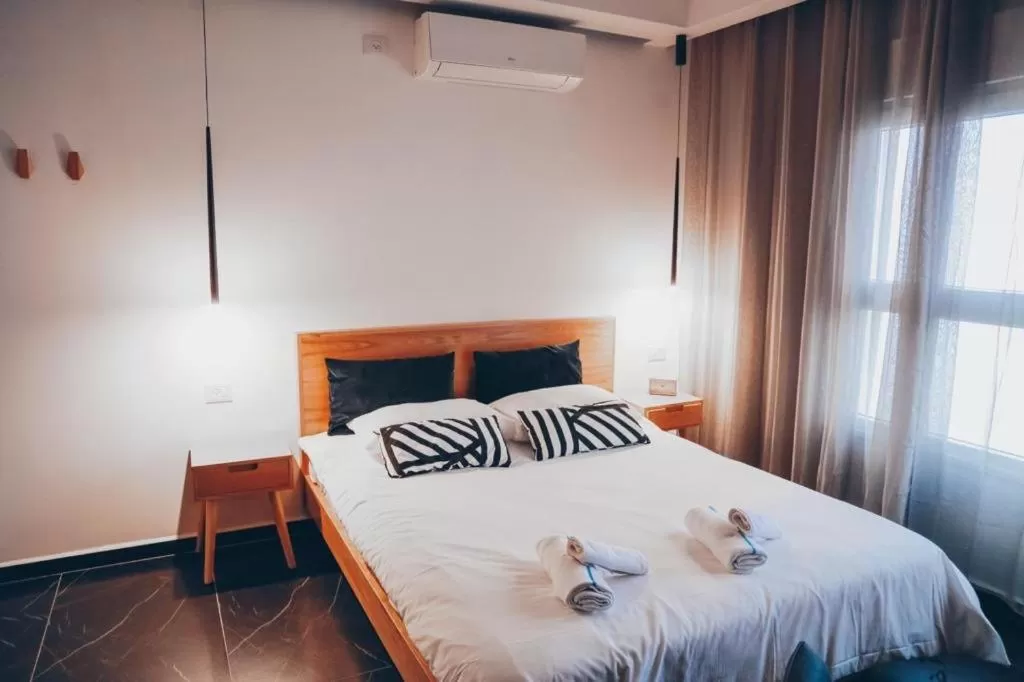 Bed in White Diamond