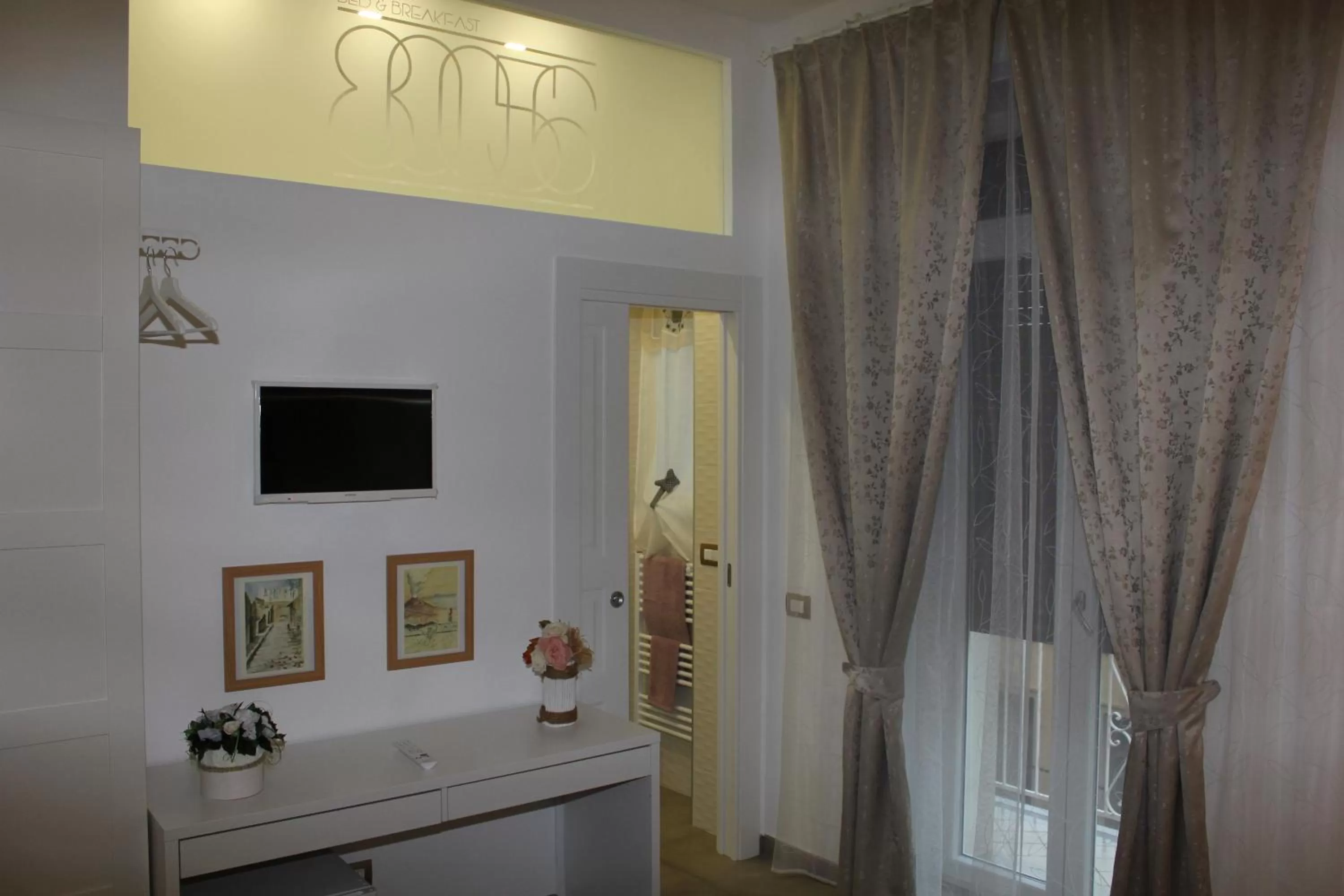 TV and multimedia in B&B 80056 Ercolano