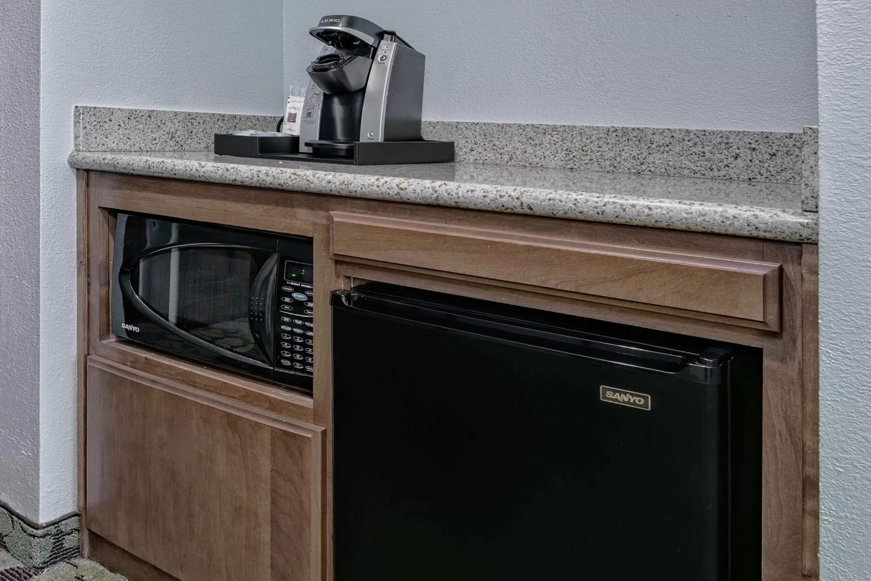 Photo of the whole room in Hilton Garden Inn San Antonio Airport