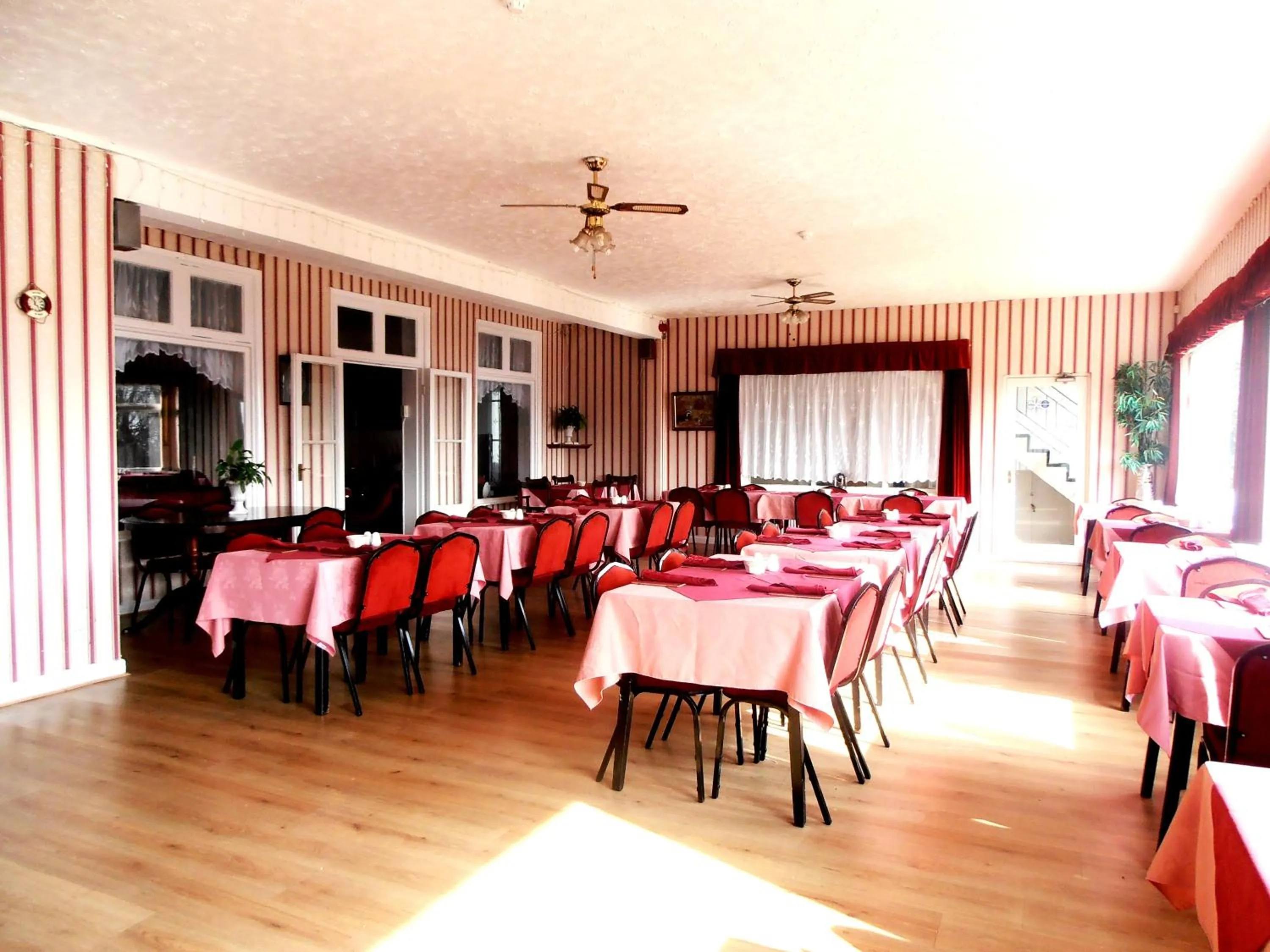 Restaurant/places to eat in Altavia Hotel