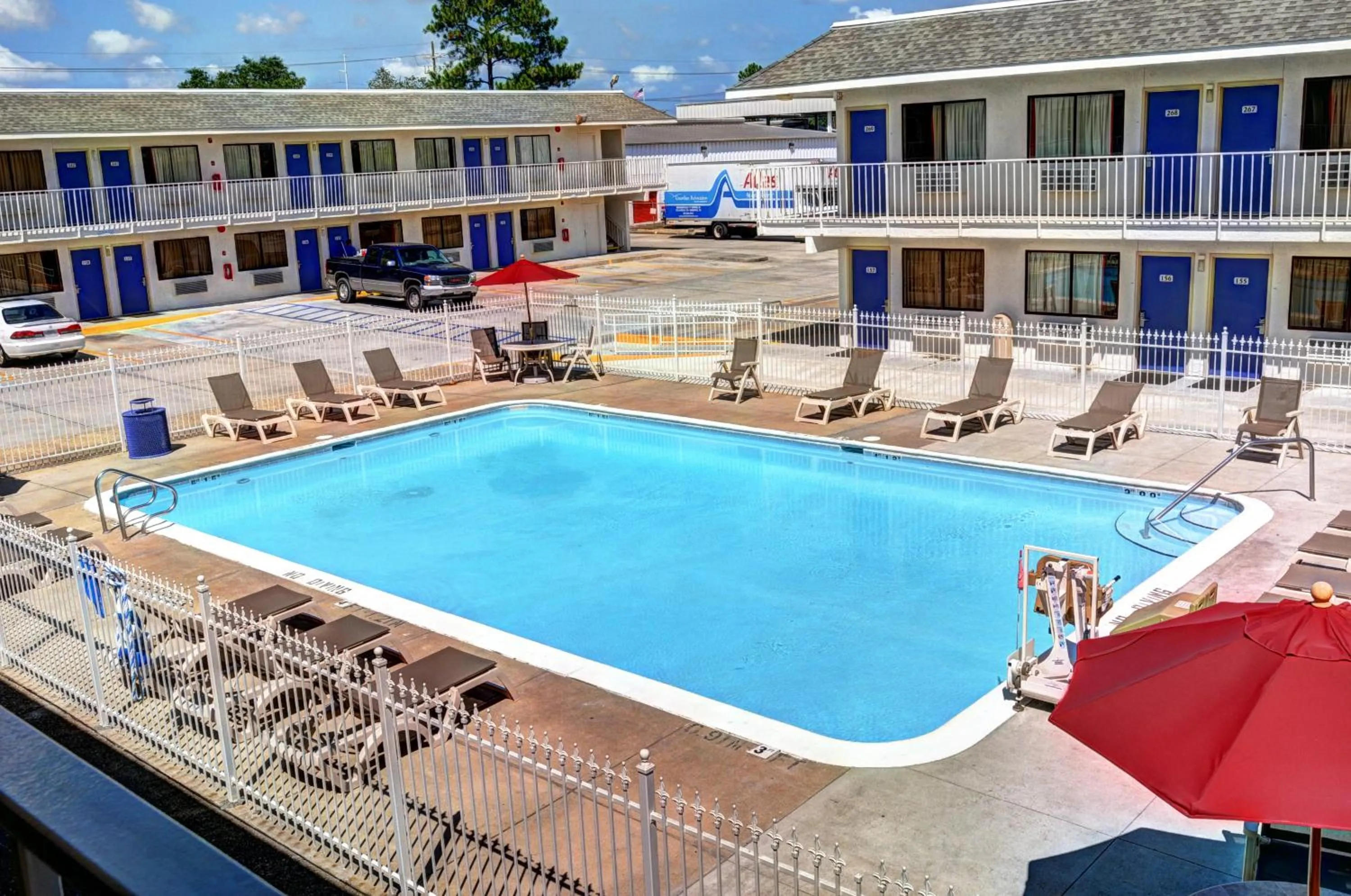 Swimming pool in Motel 6-Slidell, LA - New Orleans