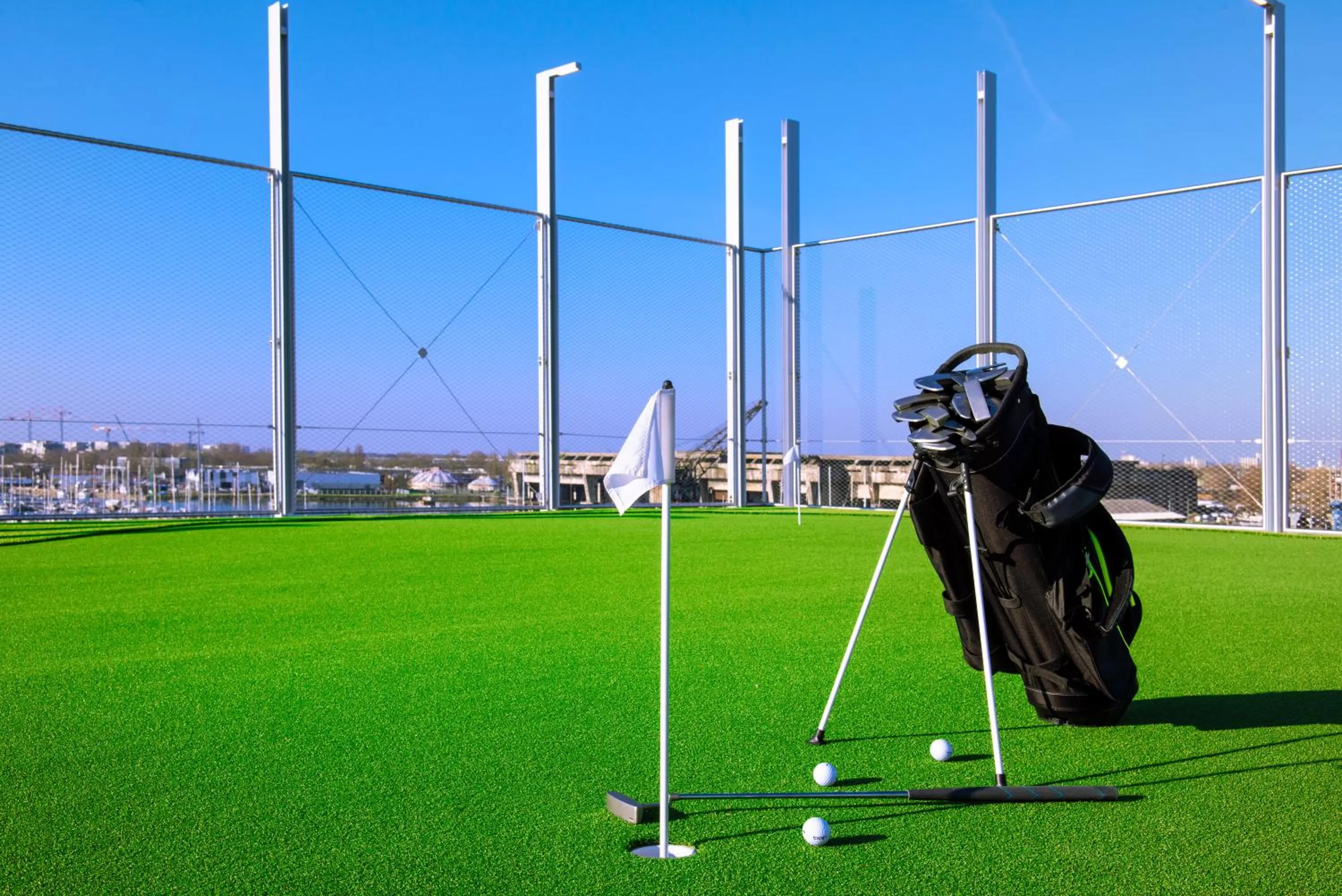 Golfcourse in Radisson Blu Hotel Bordeaux