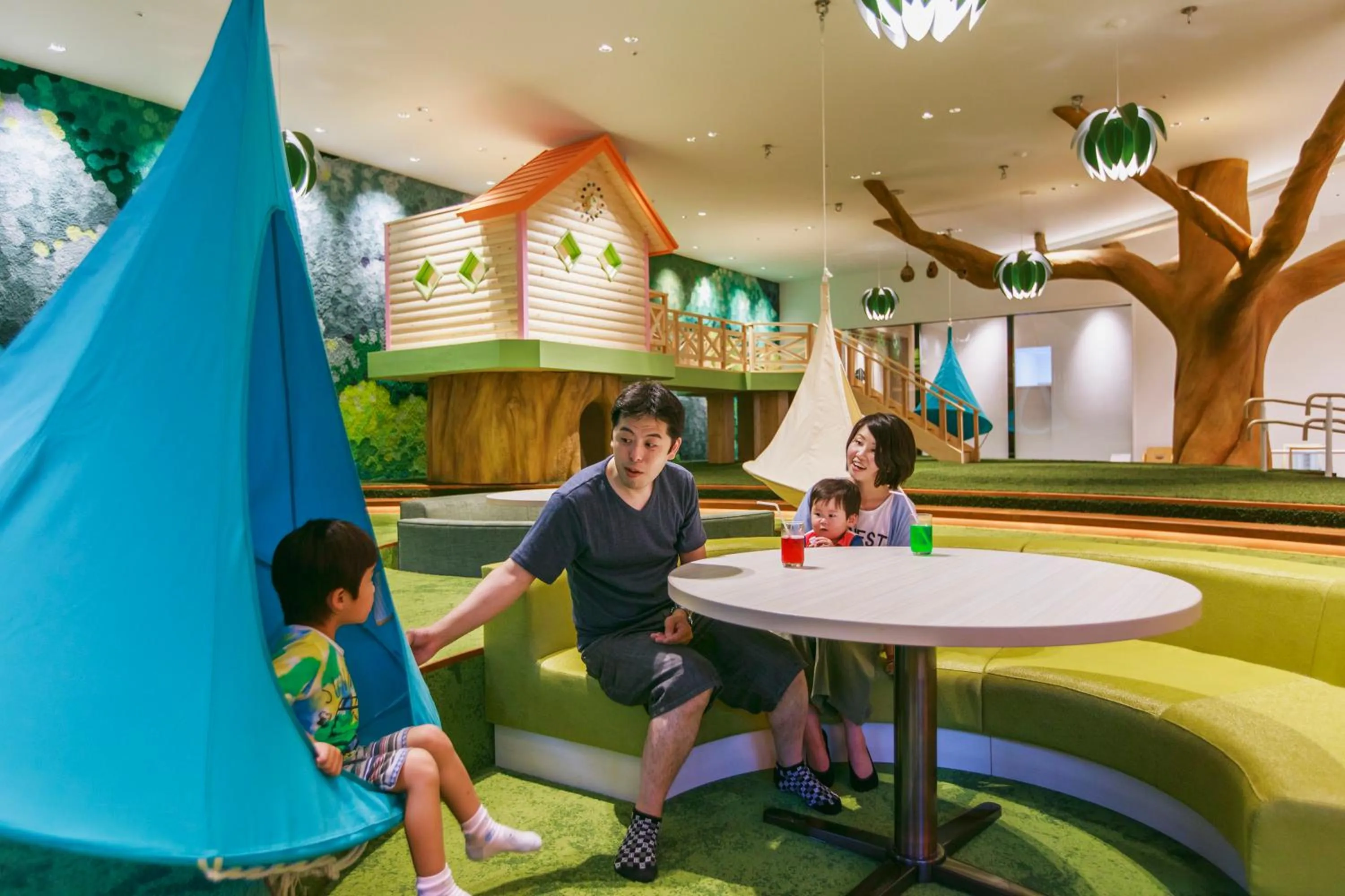 children in Kitayuzawa Mori no soraniwa