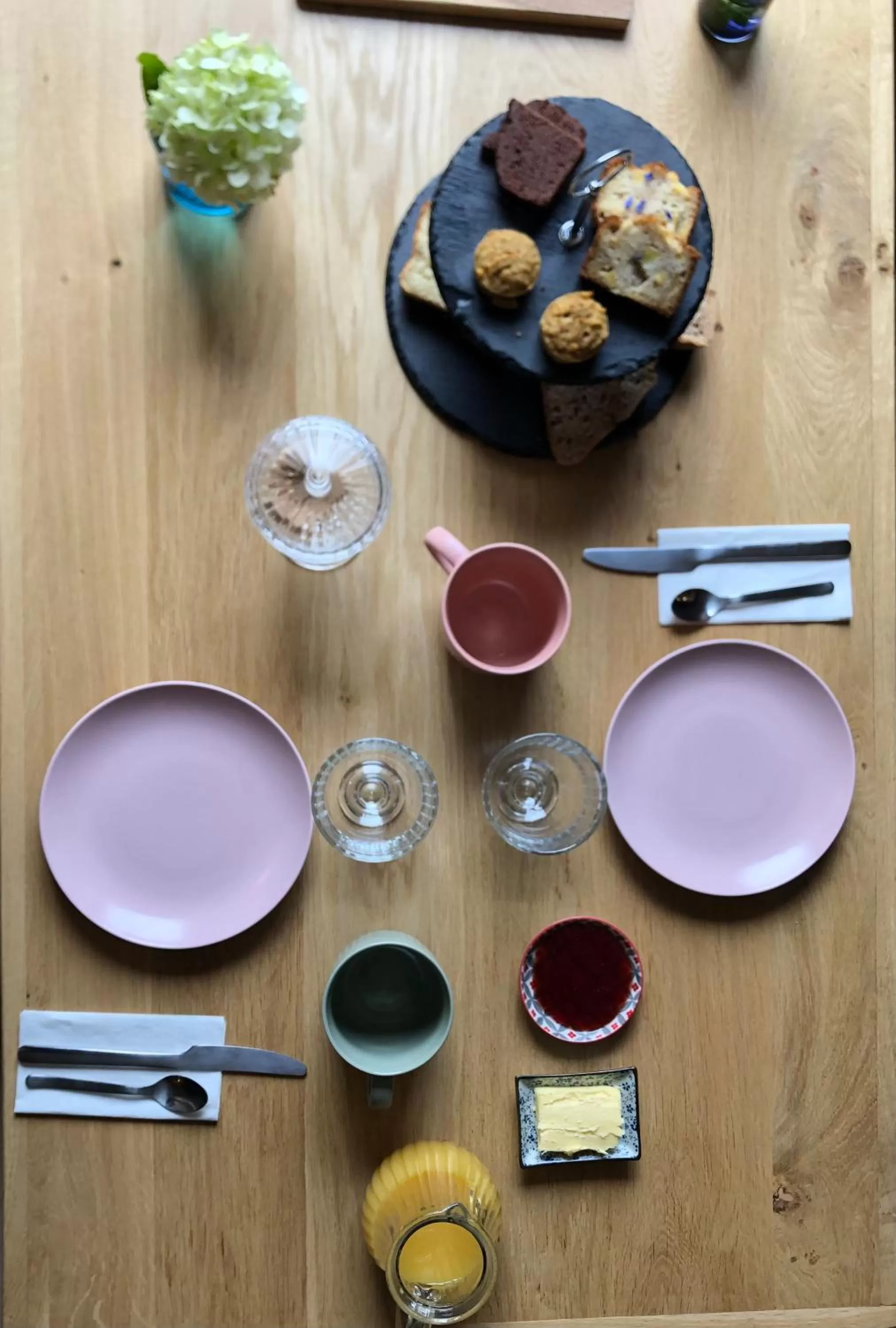 Breakfast in Fleurs de lin