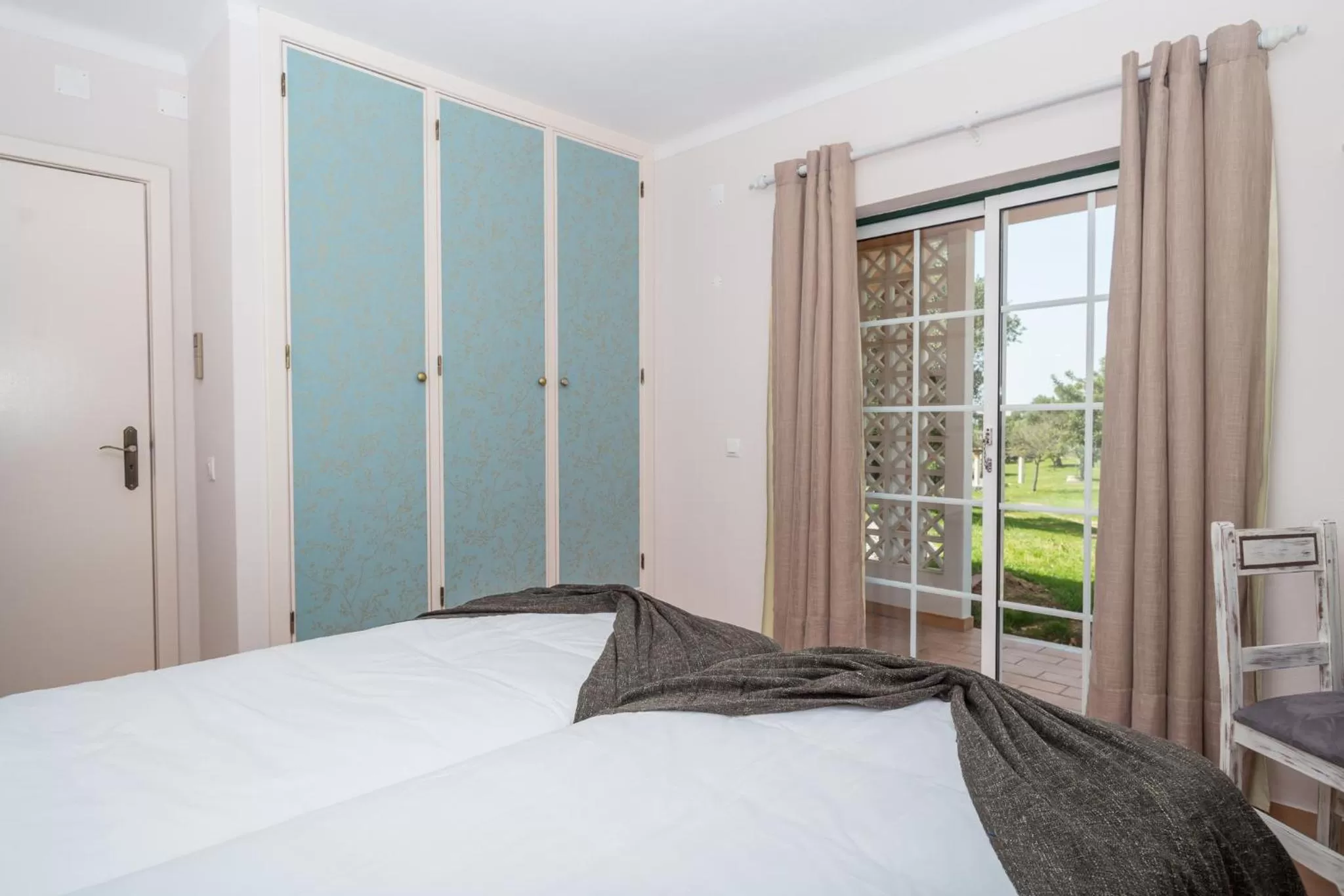 Bed in Colina da Lapa & Villas