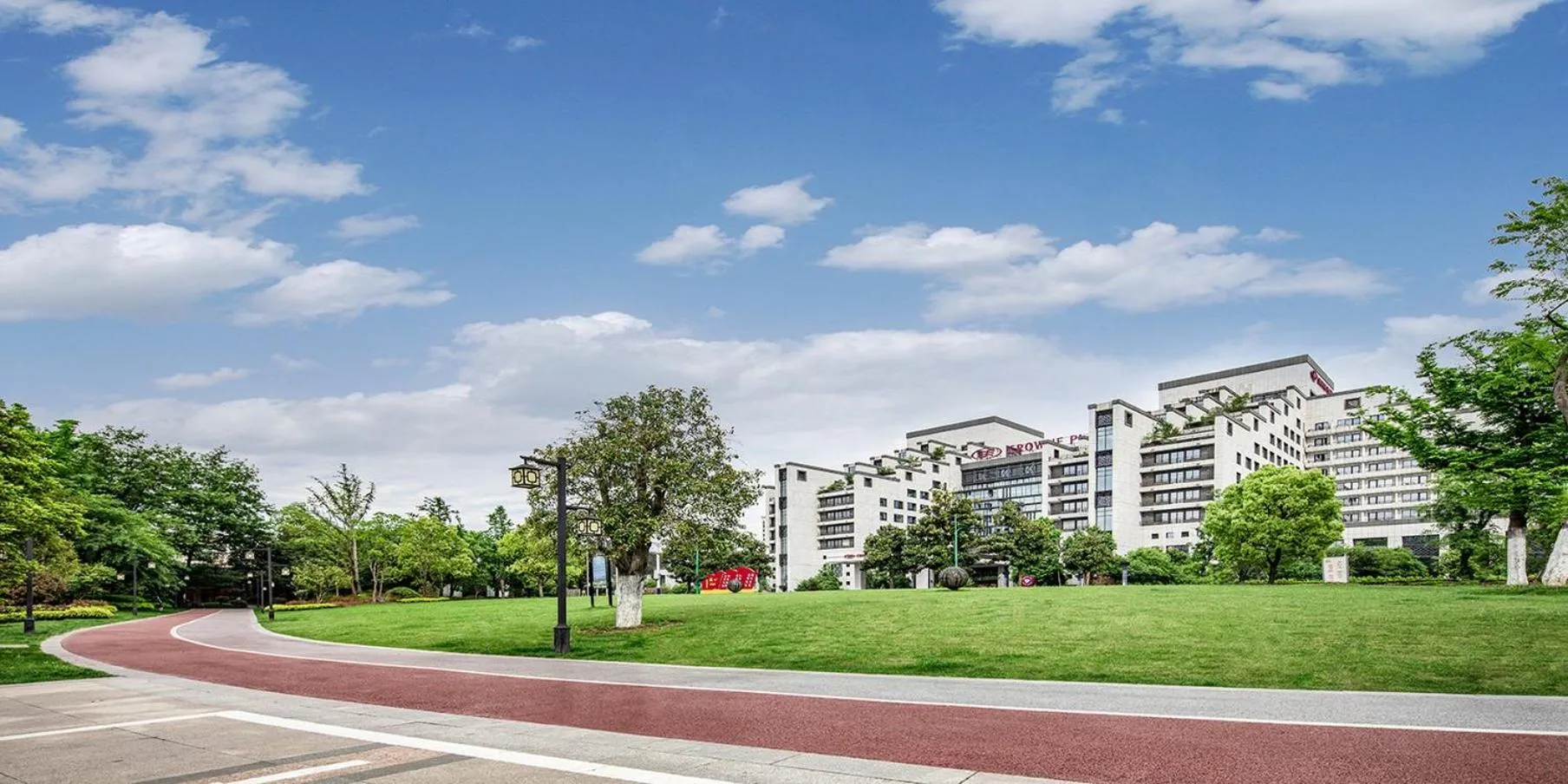 Property building in Crowne Plaza Huangshan Yucheng by IHG