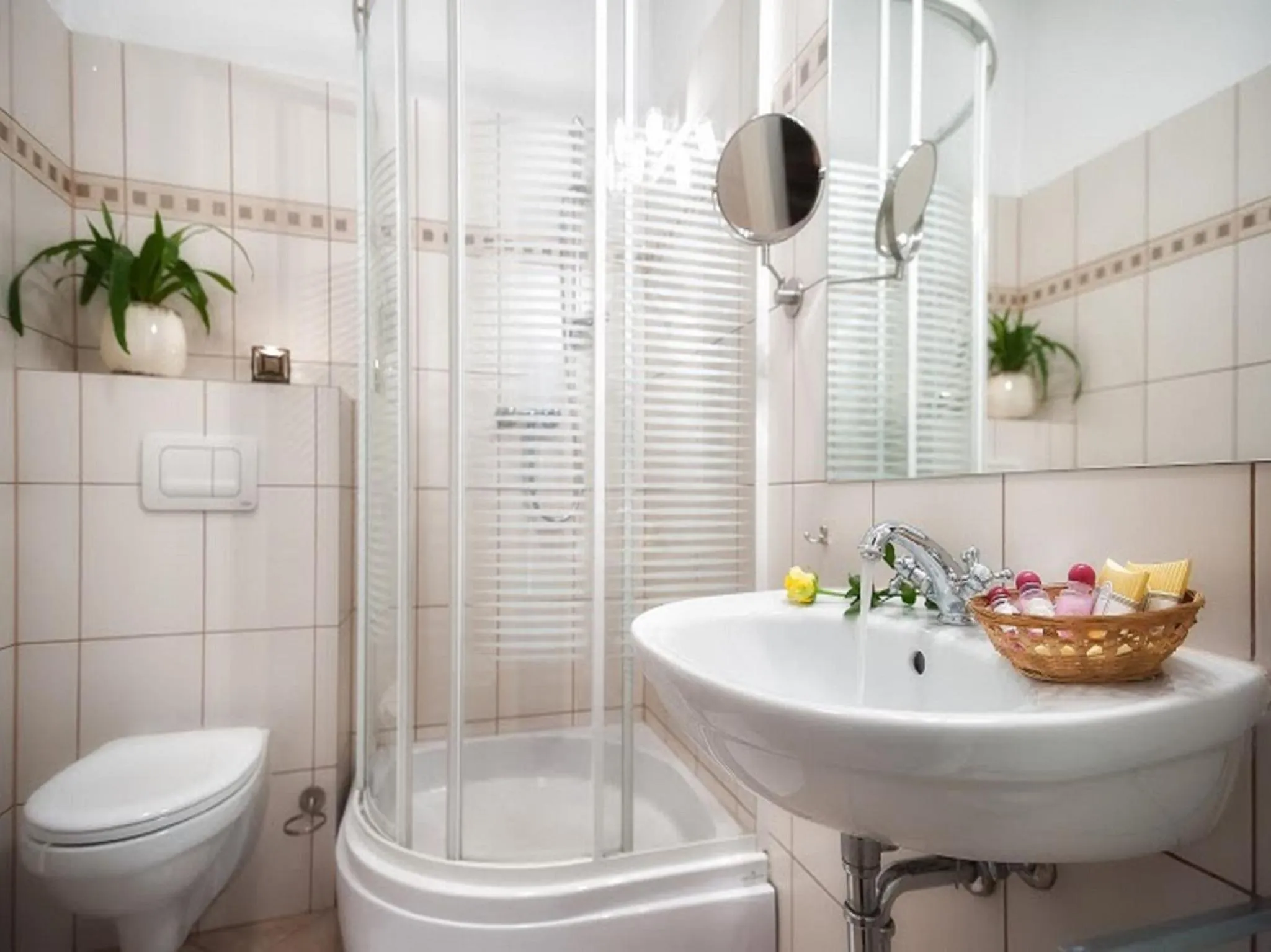 Shower in Aparthotel Karmel