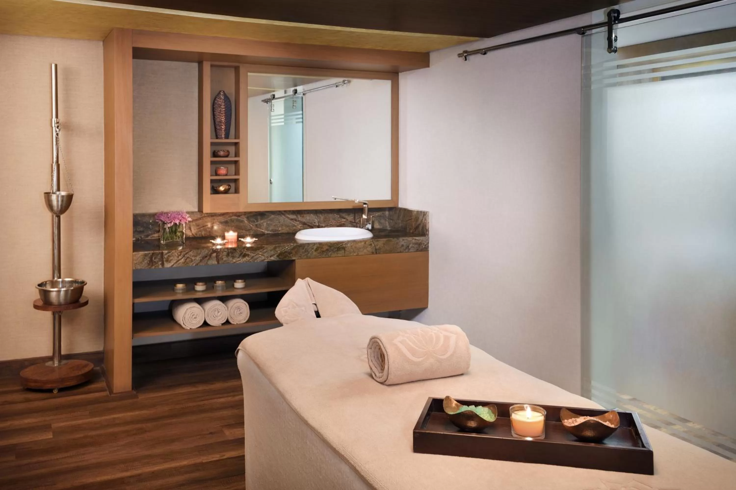 Spa and wellness centre/facilities, Bed in Mövenpick Hotel Karachi