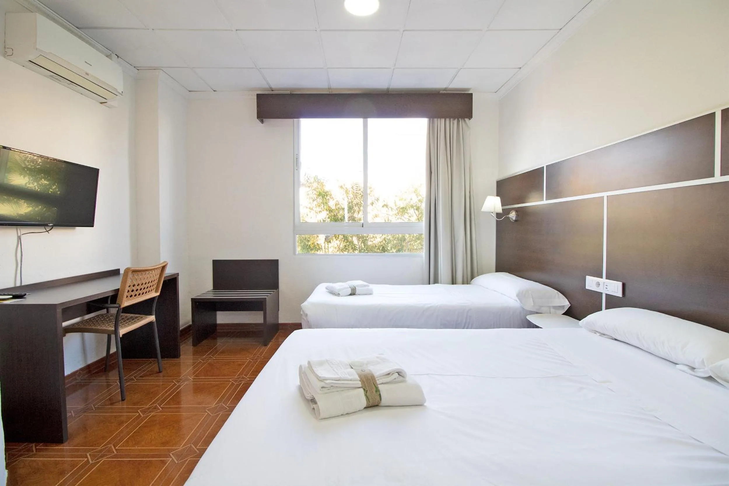 Bedroom, Bed in Hotel Sagunto