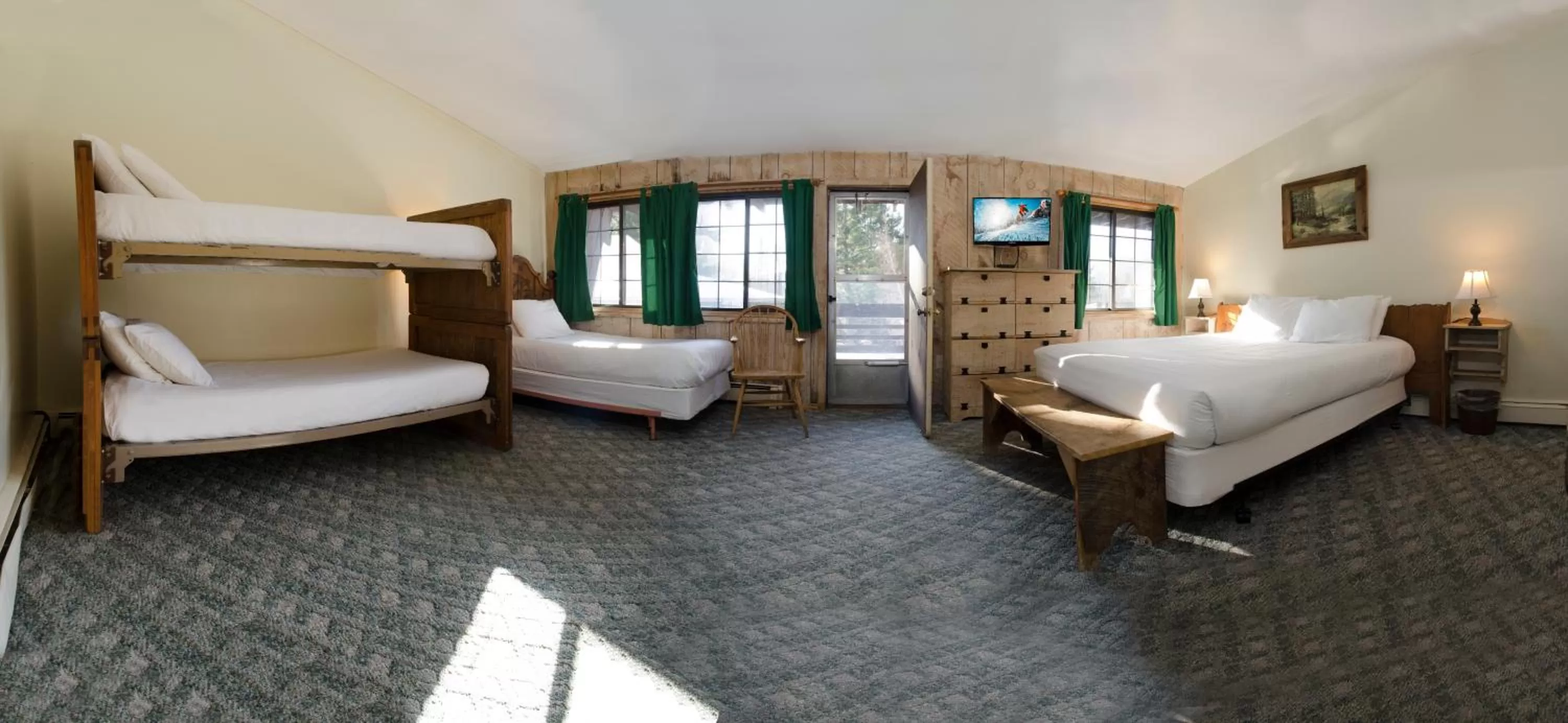 Bedroom, Bed in Summit Lodge