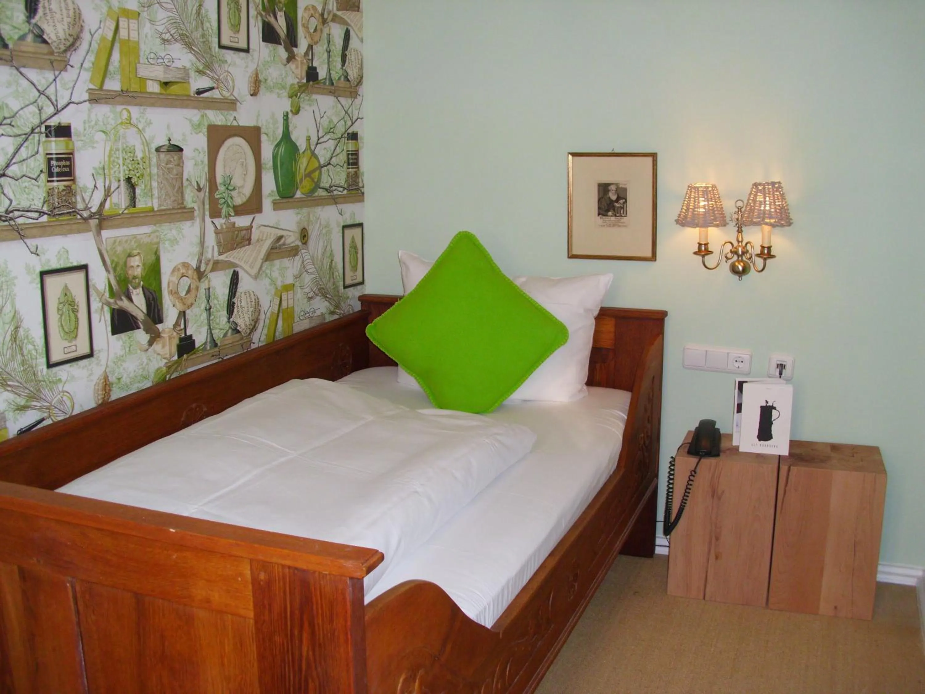 Photo of the whole room, Bed in Hotel Alt Nürnberg -Ohne Lift-