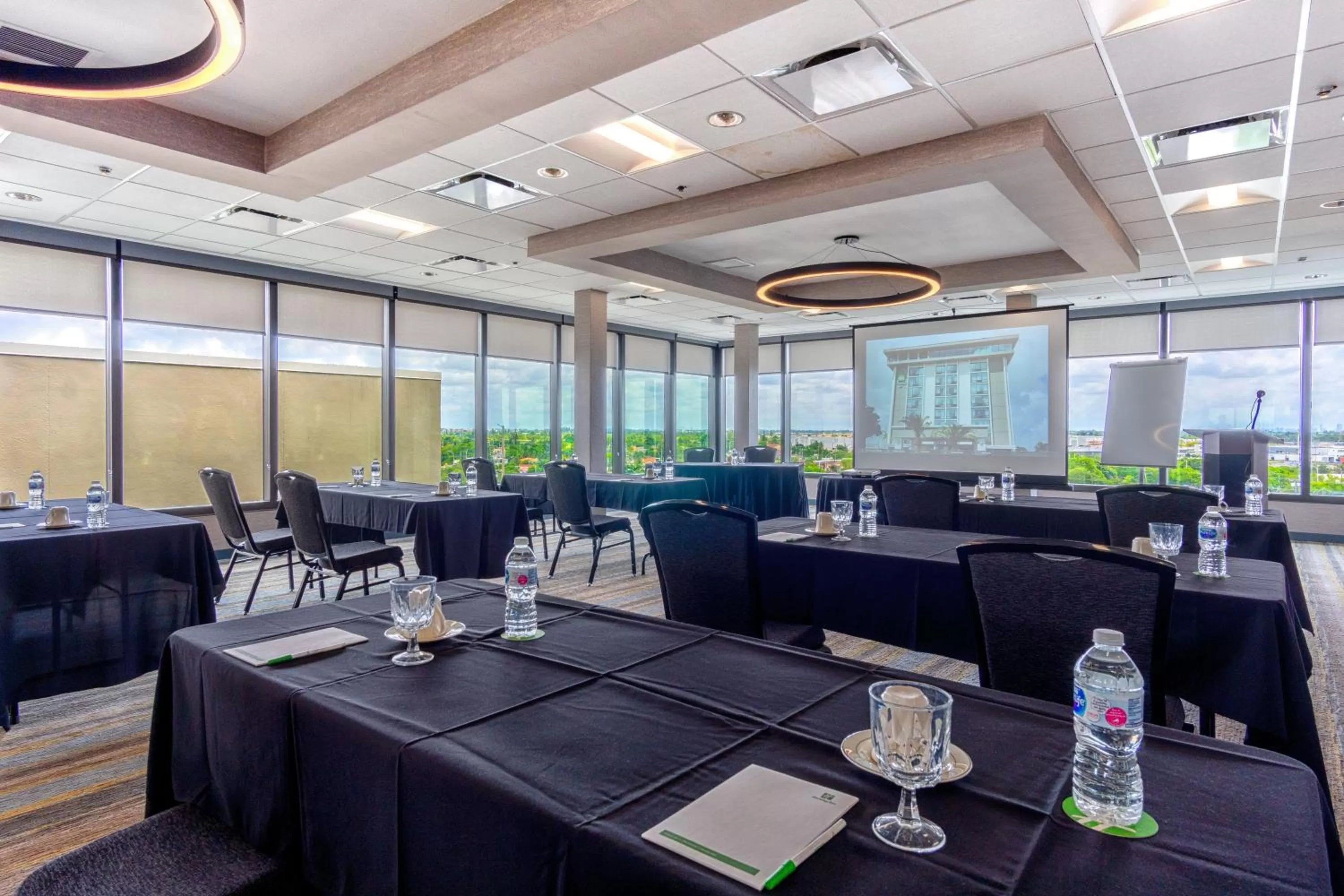 Meeting/conference room in Holiday Inn Miami International Airport by IHG