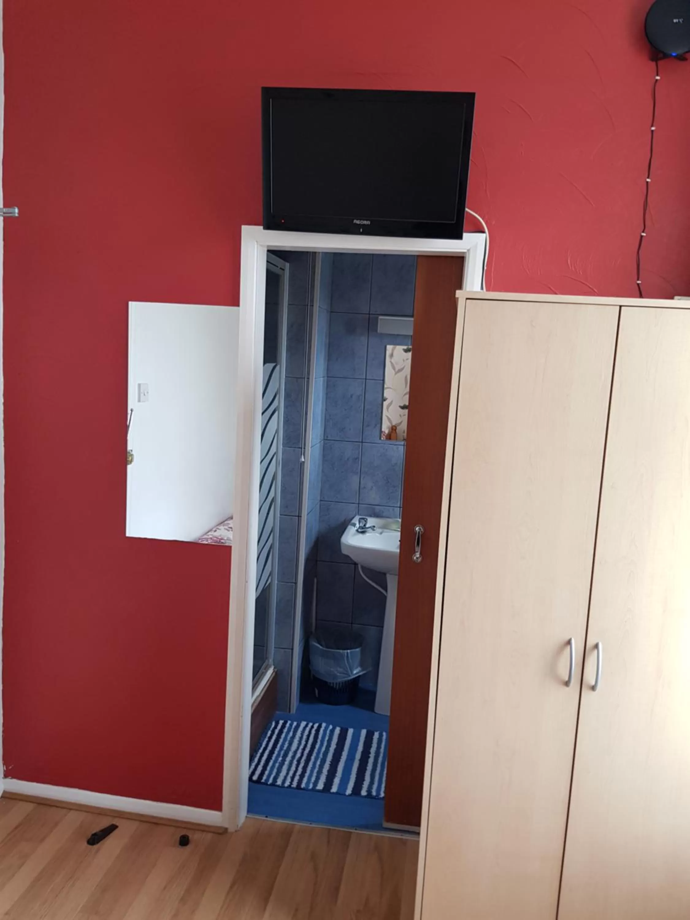 Shower in Sunnyside Hotel