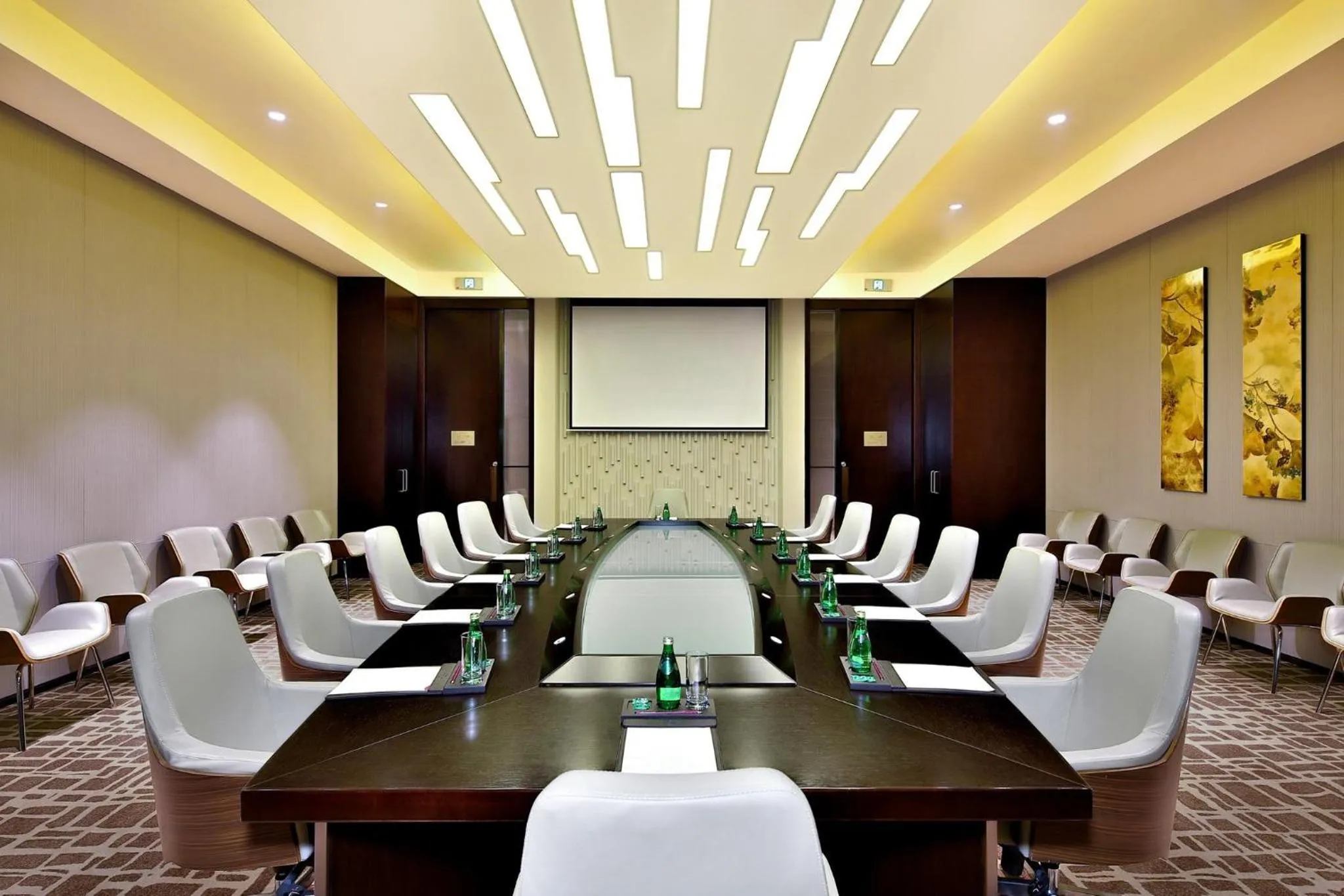 Meeting/conference room in Crowne Plaza Chengdu Wenjiang by IHG