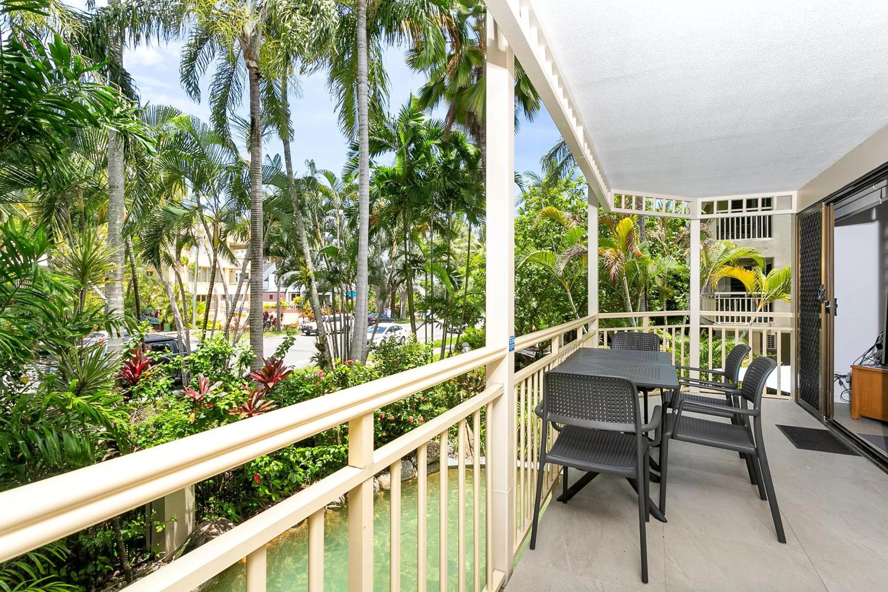 Garden in Driftwood Mantaray - Official Onsite Reception and Check In