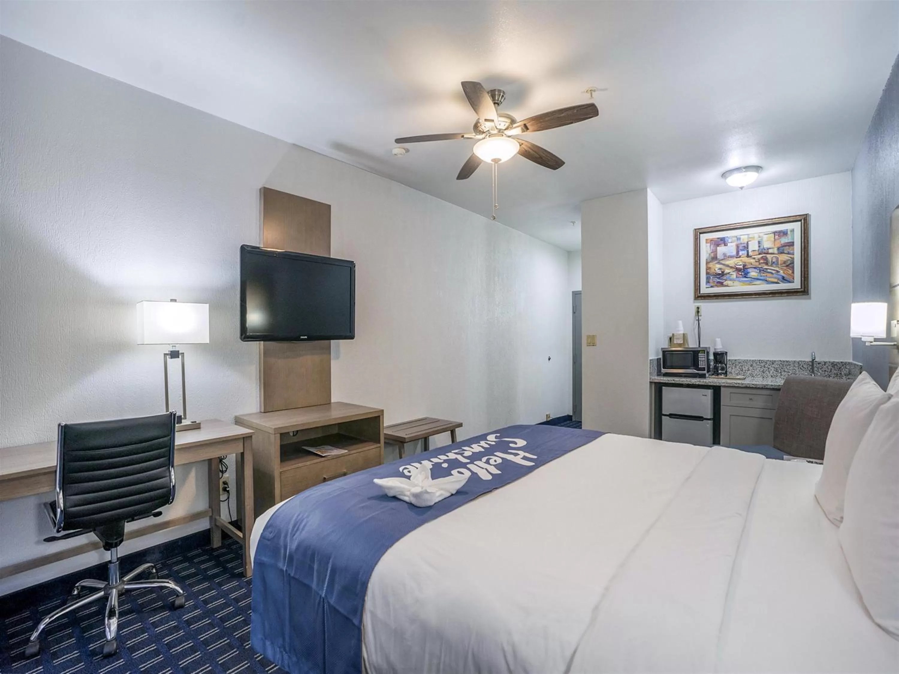 Bed in Days Inn & Suites by Wyndham Webster NASA-ClearLake-Houston