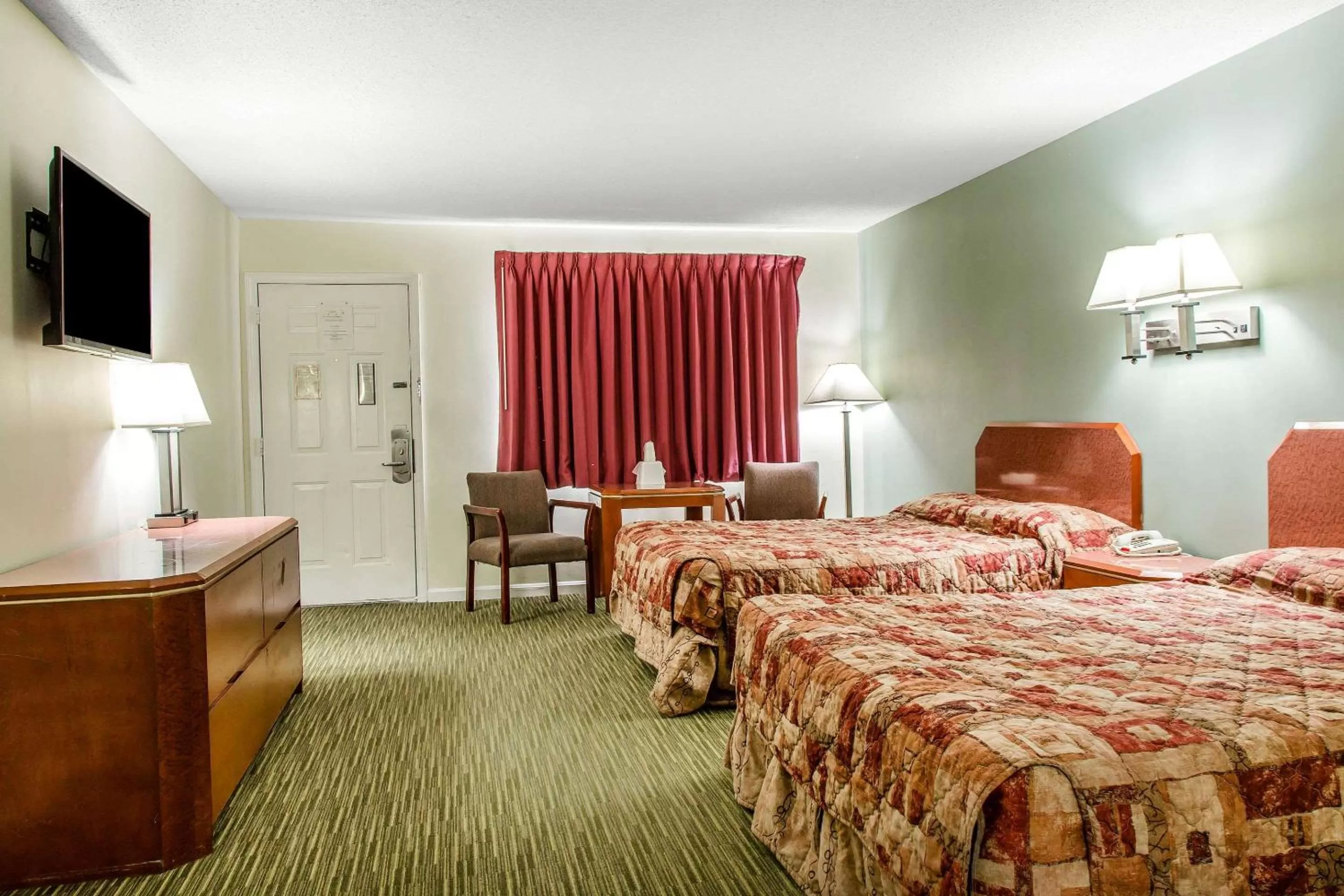Photo of the whole room, Bed in Rodeway Inn Groton - New London