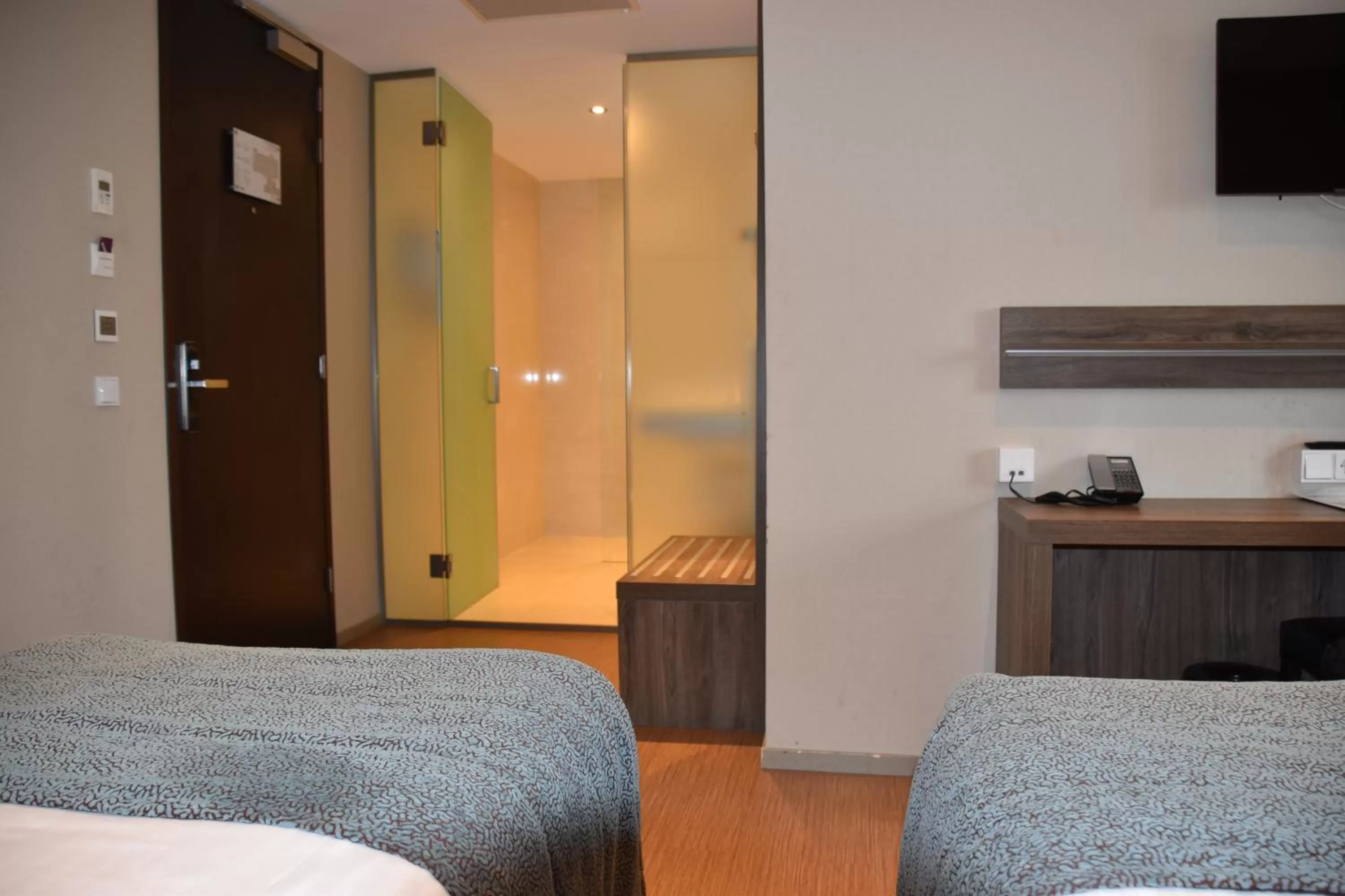 Bathroom, Bed in OZO Hotels Arena Amsterdam